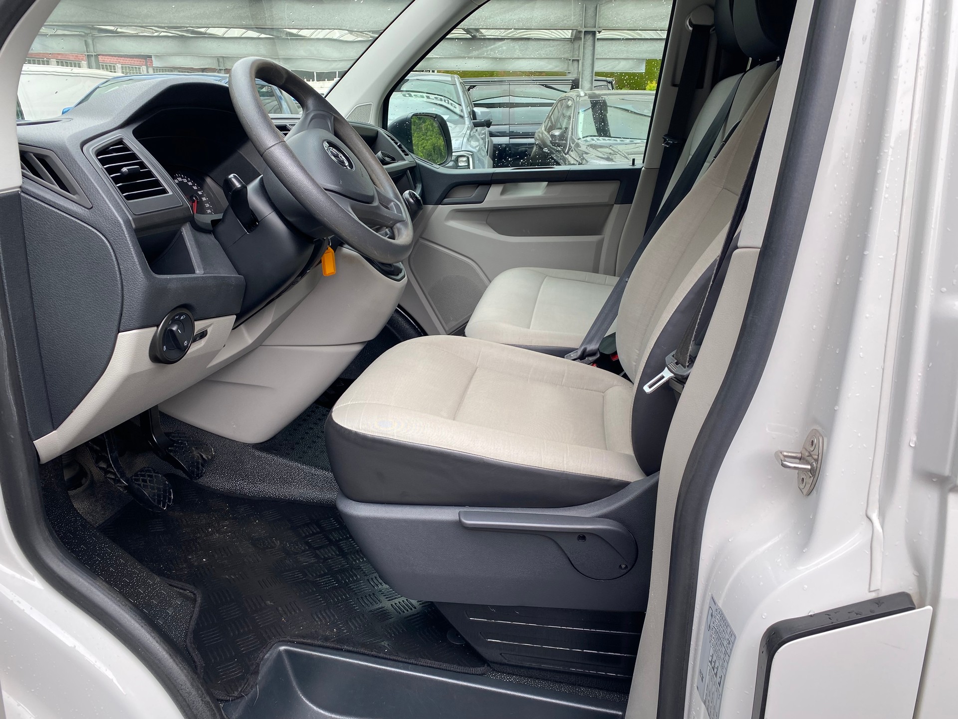 VW T6 2.0 TDI 4Motion-image-1