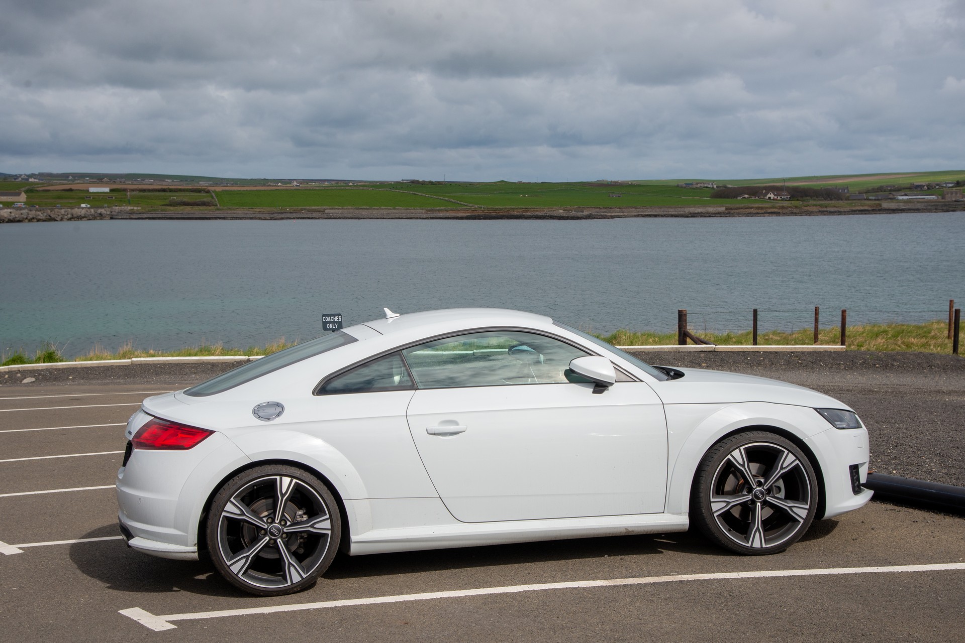 AUDI TT Coupé 2.0 TFSI quattro S-tronic-image-2
