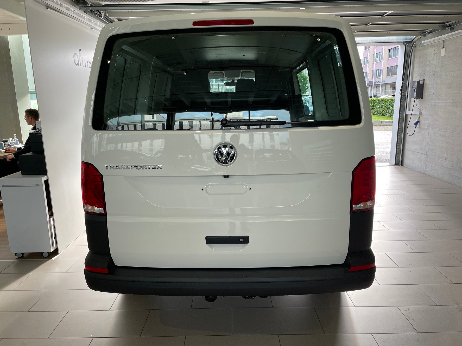 VW T6.1 2.0 TDI Entry-image-2