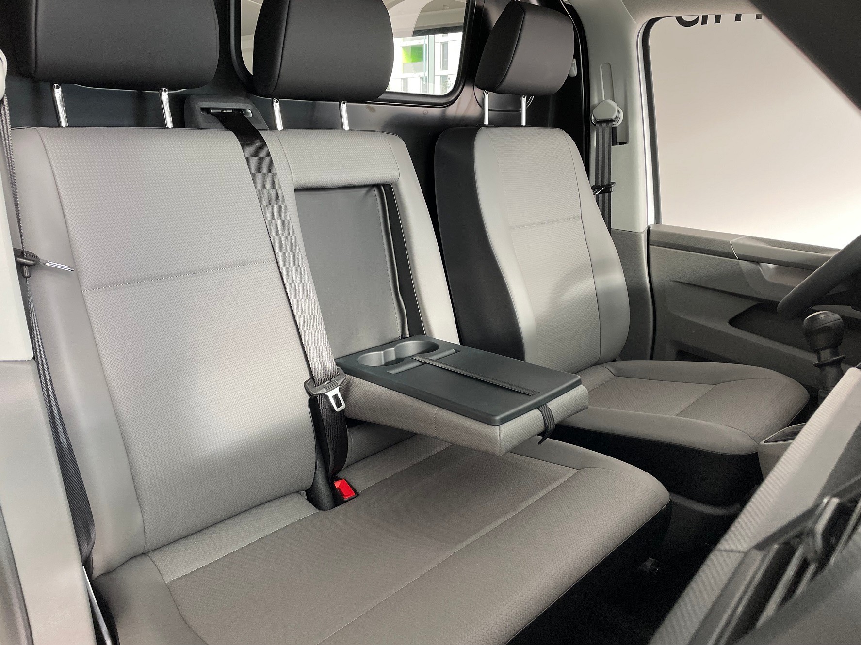 VW T6.1 2.0 TDI Entry-image-8