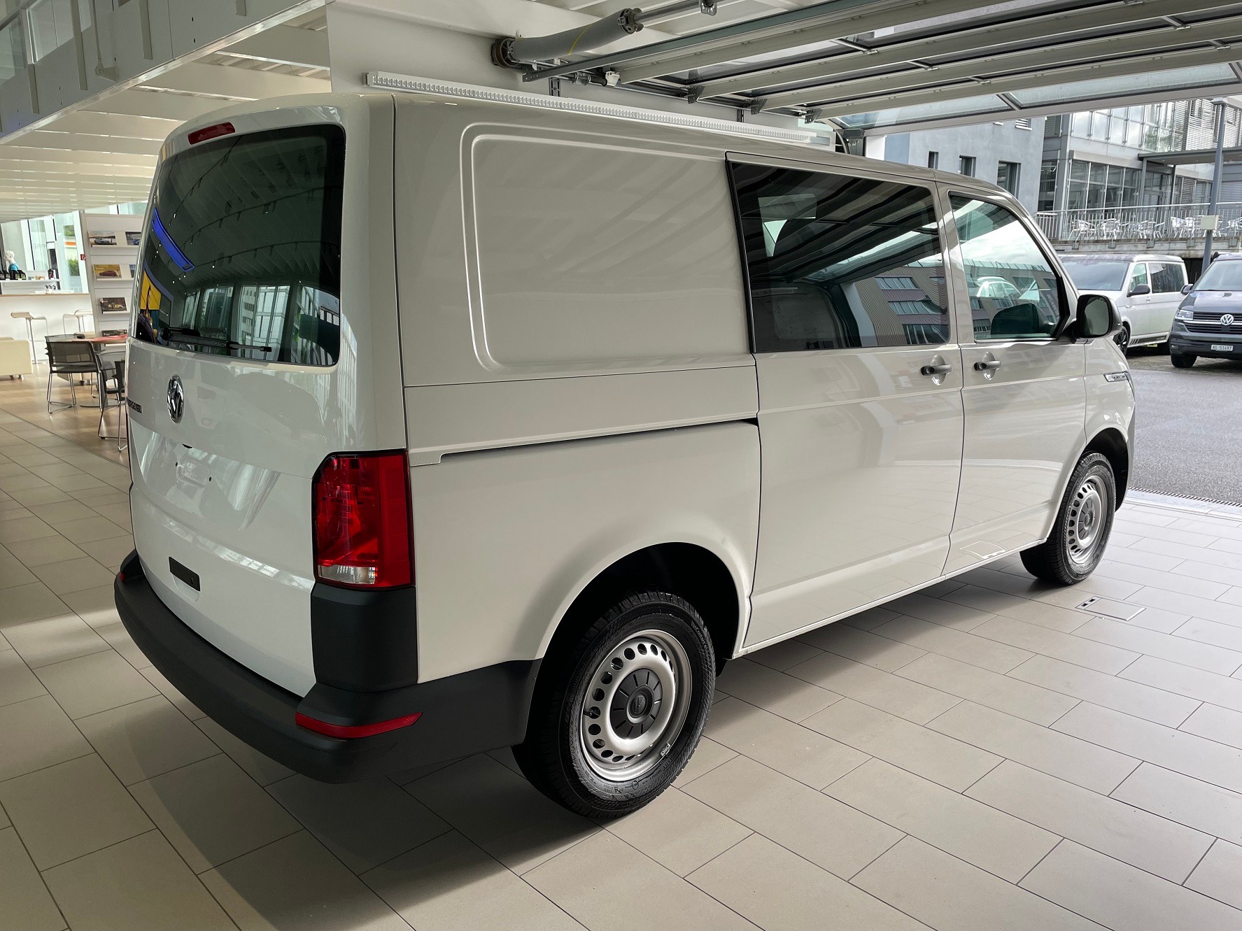 VW T6.1 2.0 TDI Entry-image-1