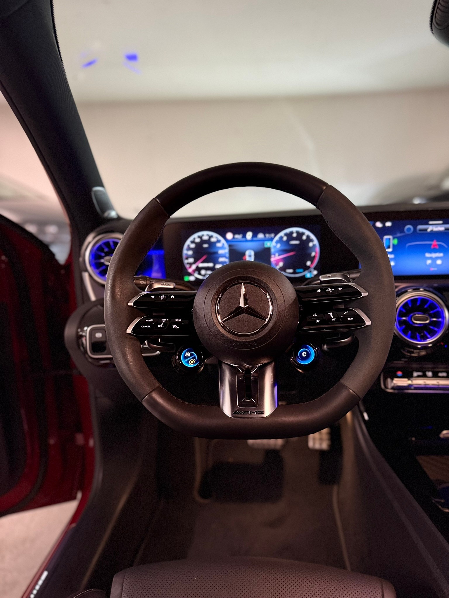 MERCEDES-BENZ A 35 AMG-image-16