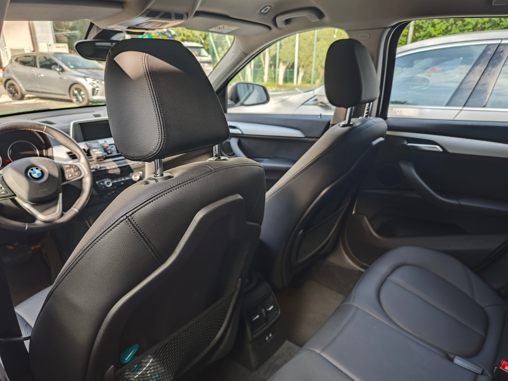 BMW X1 xDrive 20i Steptronic-image-5