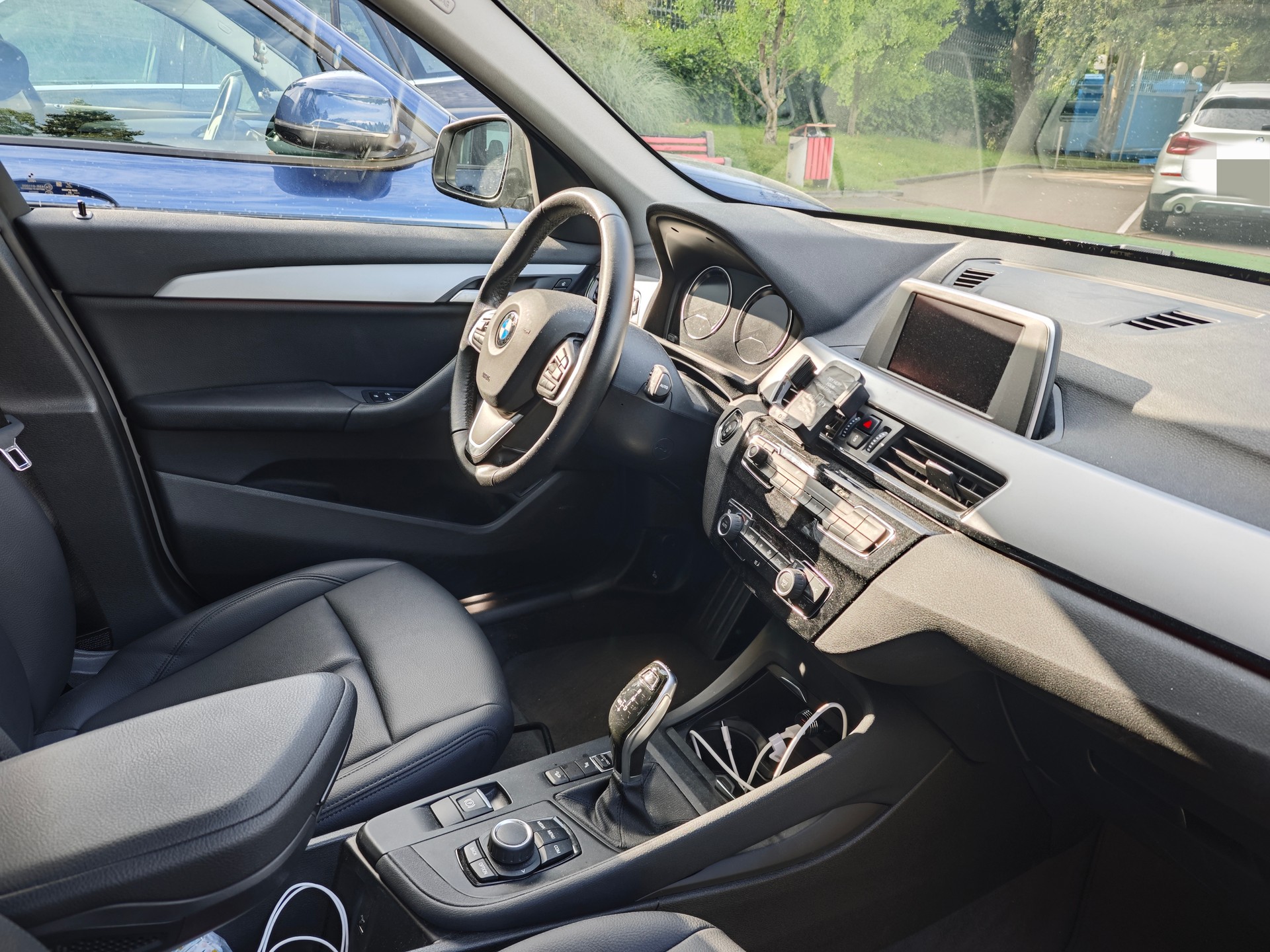 BMW X1 xDrive 20i Steptronic-image-4