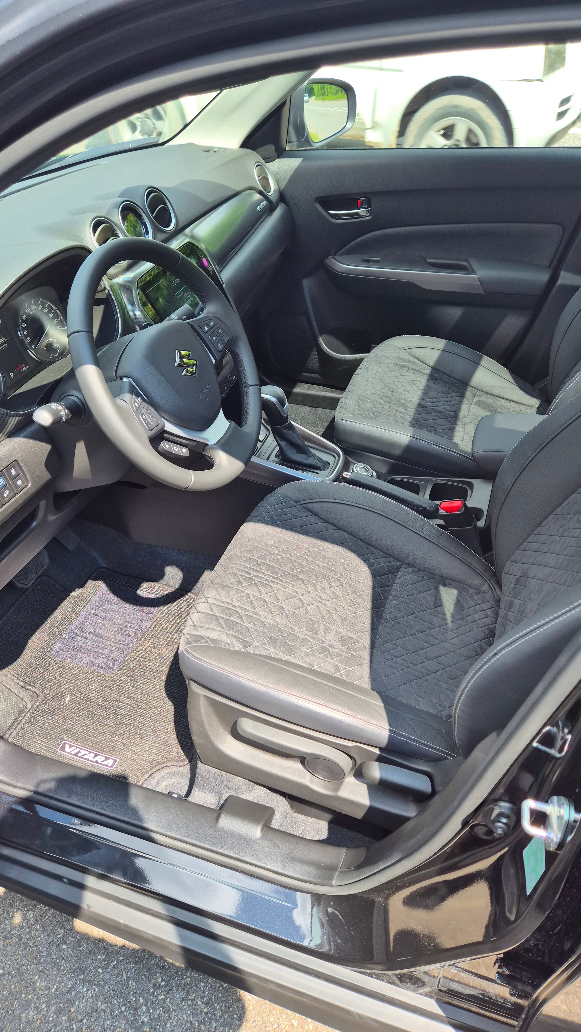 SUZUKI Vitara 1.5 Hybrid Compact Top 4x4 AGS-image-7