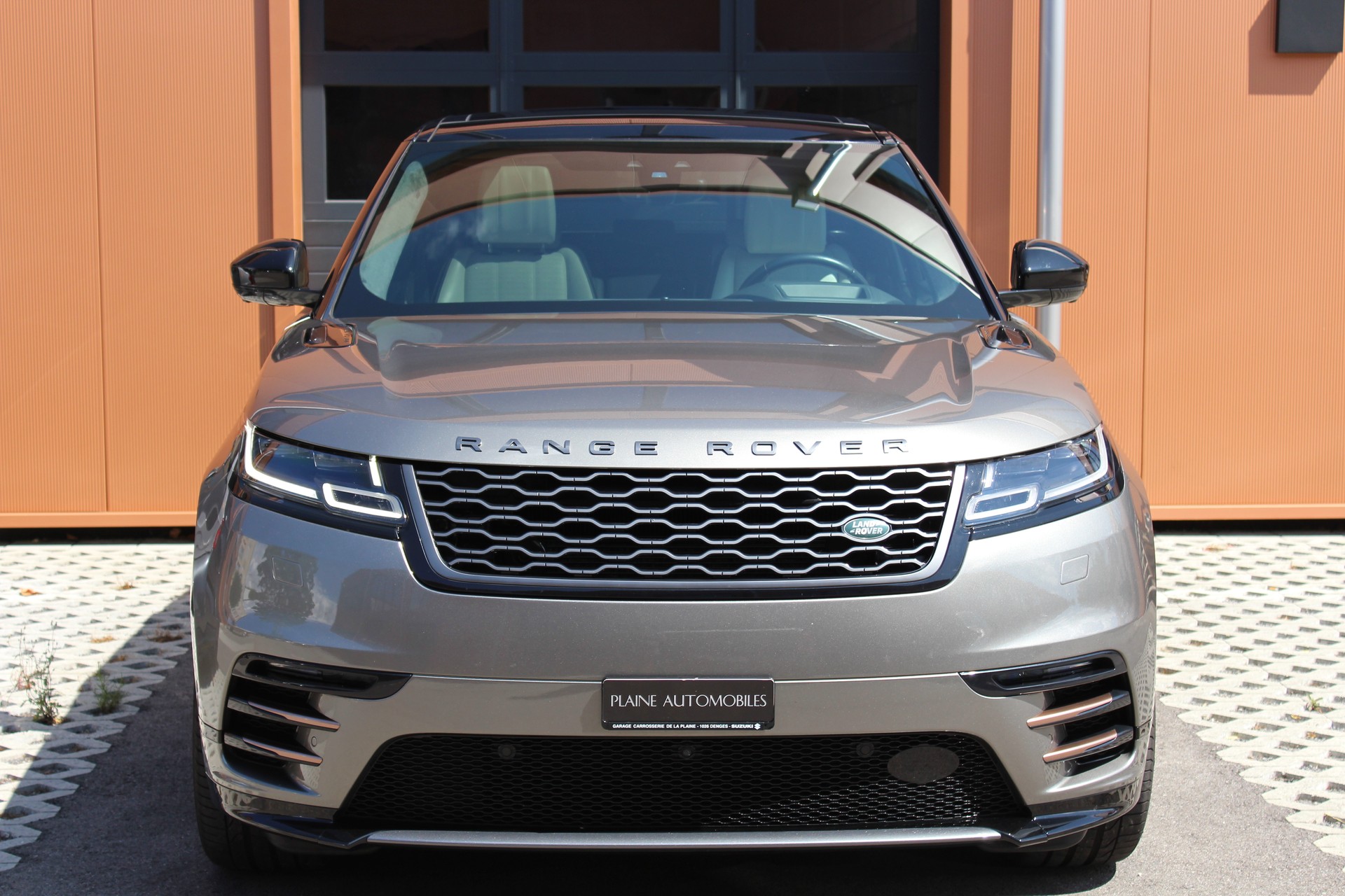 LAND ROVER Range Rover Velar D 300 First Edition Automatic - "Toit Ouvrant * Son Meridian * 8 Roues * Sièges Electriques avec Mémoire"-image-3