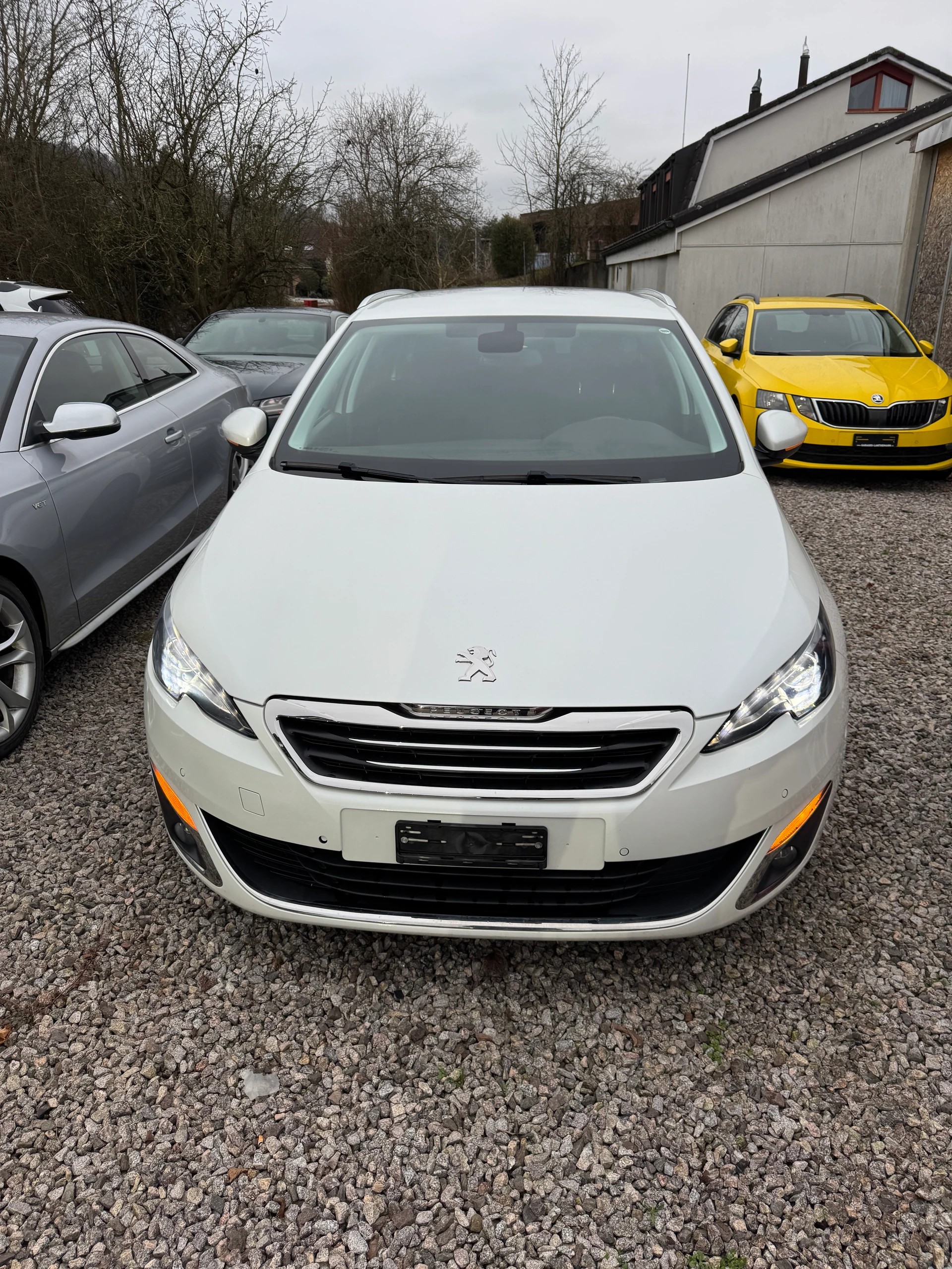 PEUGEOT 308 SW 1.6 BlueHDI Allure Automatic-image-12