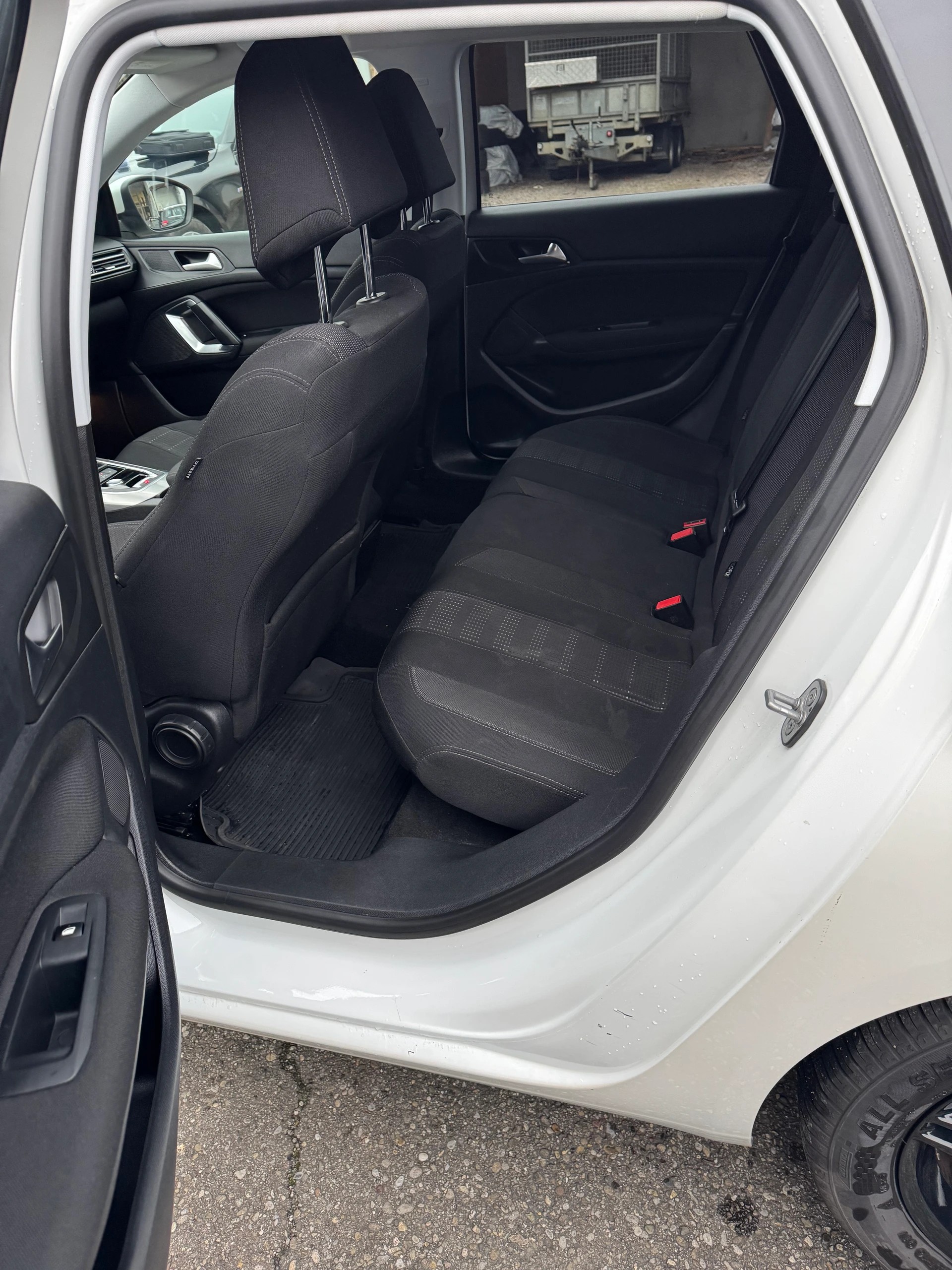 PEUGEOT 308 SW 1.6 BlueHDI Allure Automatic-image-8