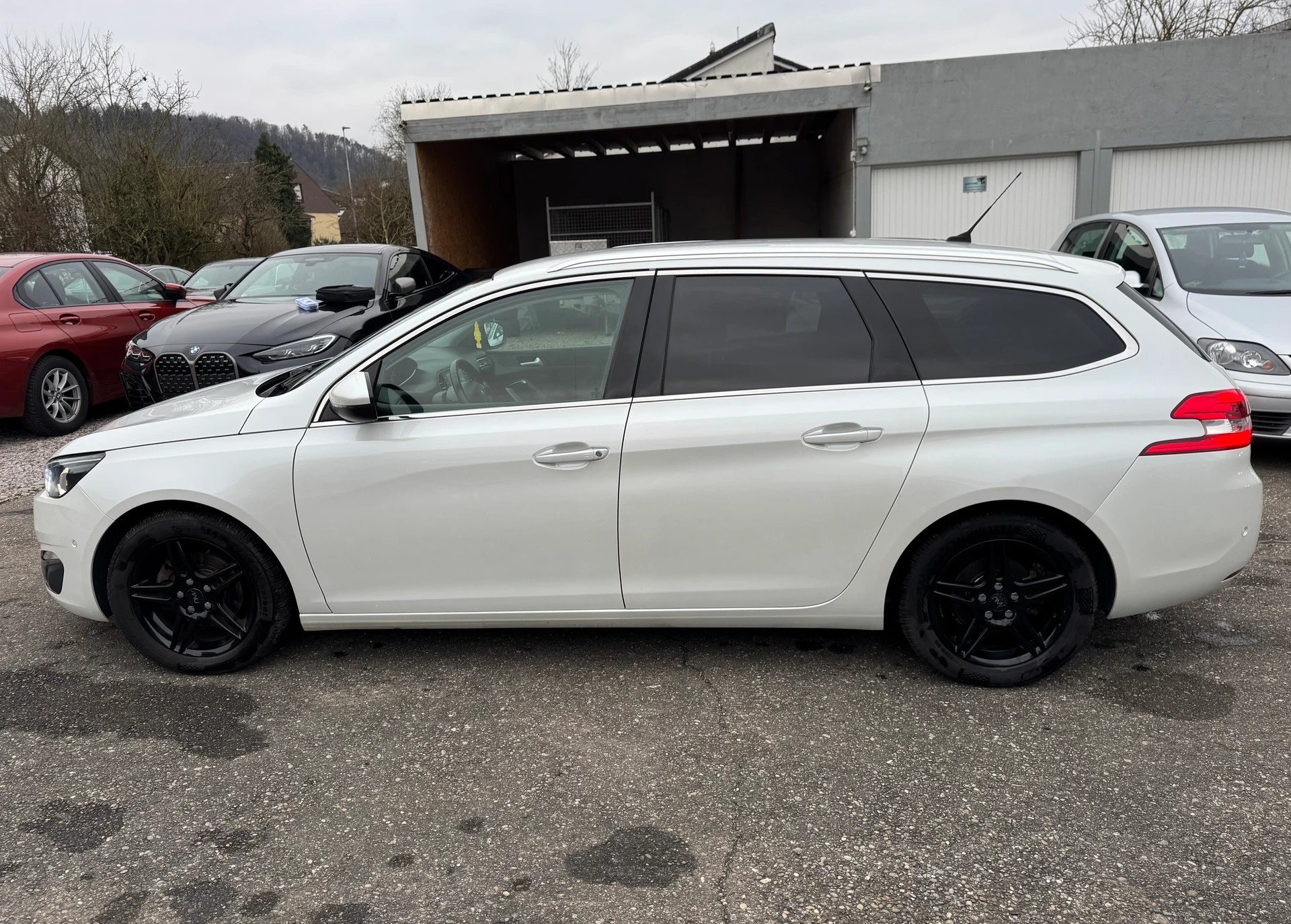 PEUGEOT 308 SW 1.6 BlueHDI Allure Automatic-image-11