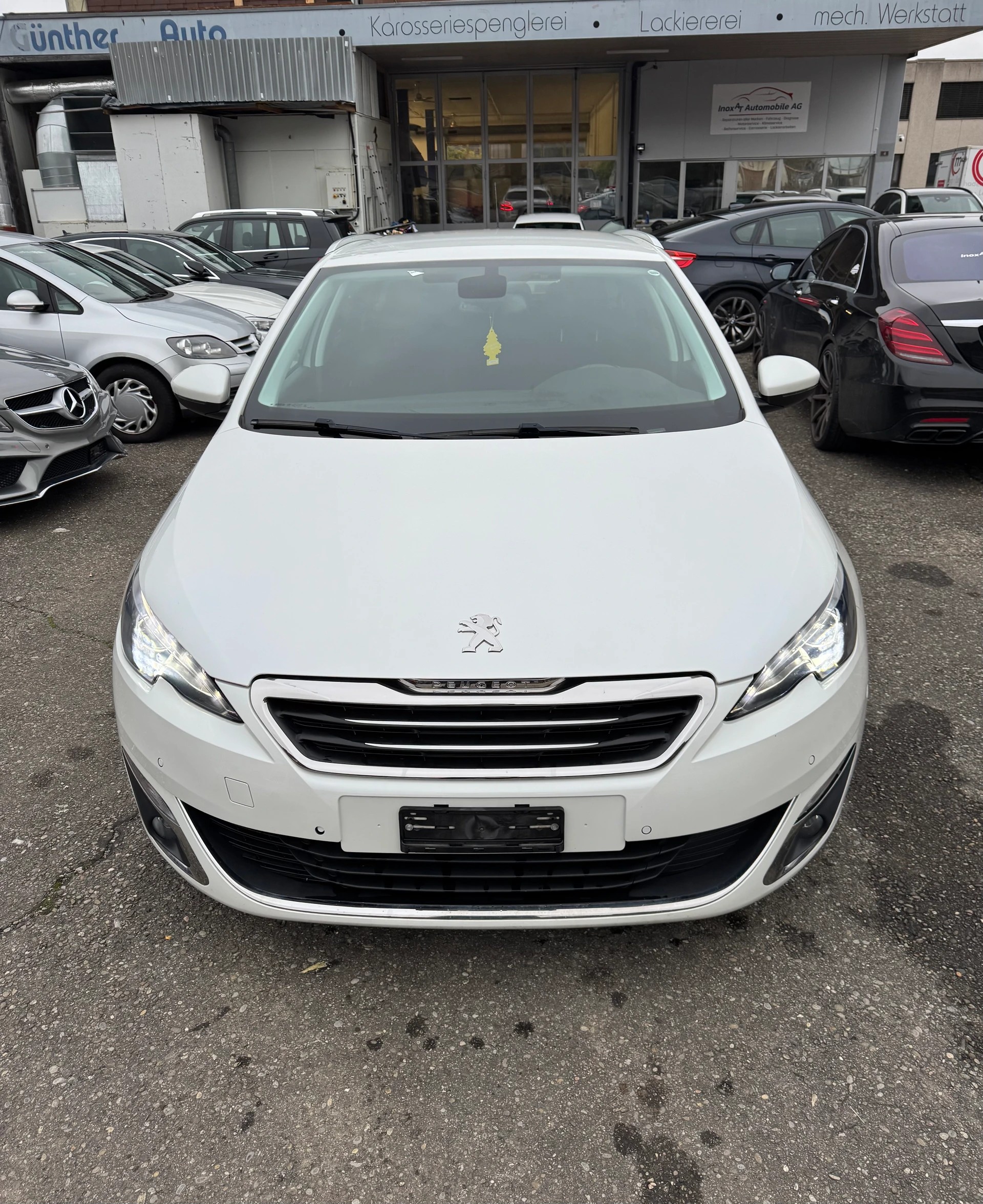 PEUGEOT 308 SW 1.6 BlueHDI Allure Automatic-showroom-element-1