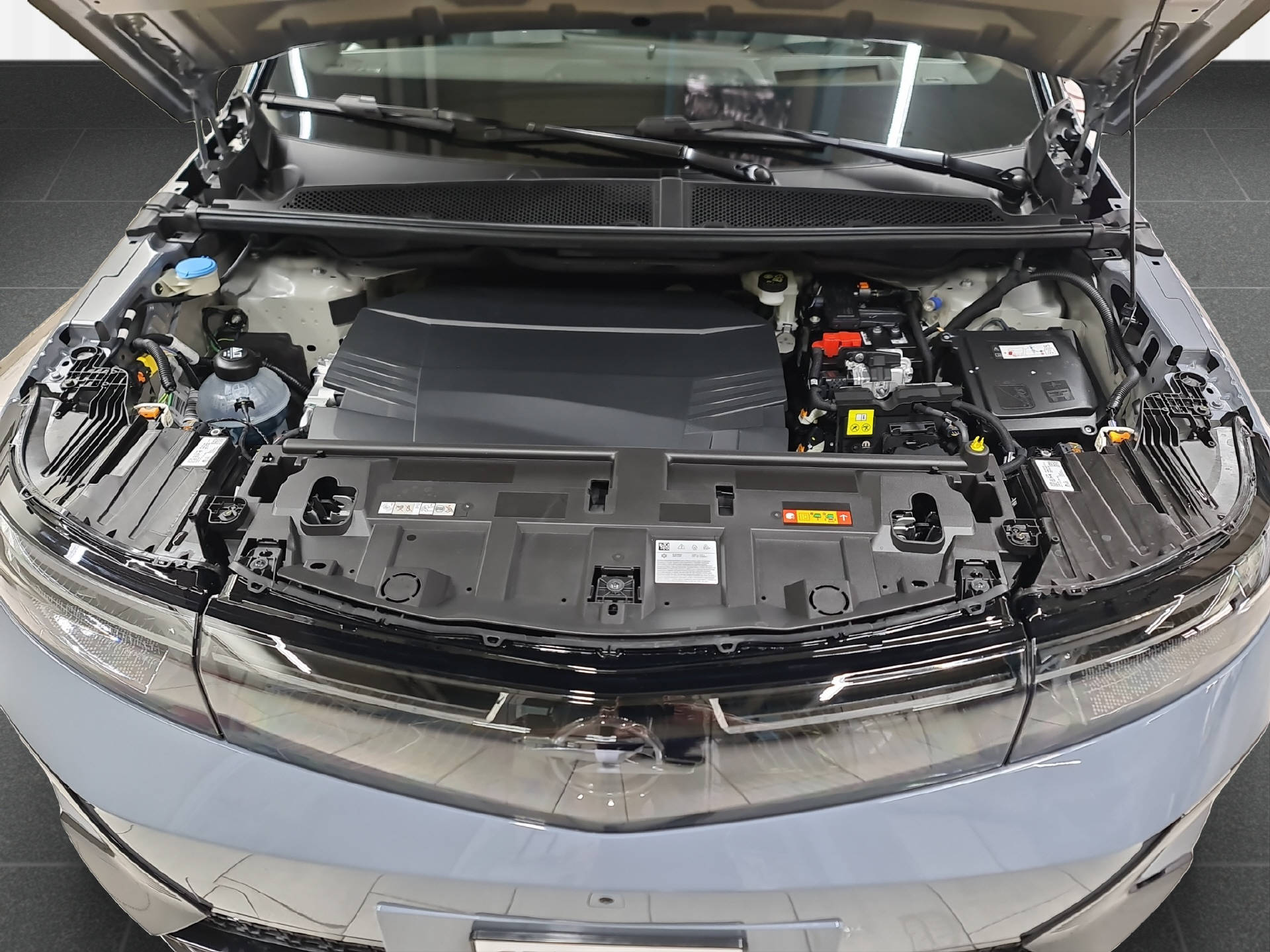 OPEL Grandland-e Ultimate AWD 325PS-image-12