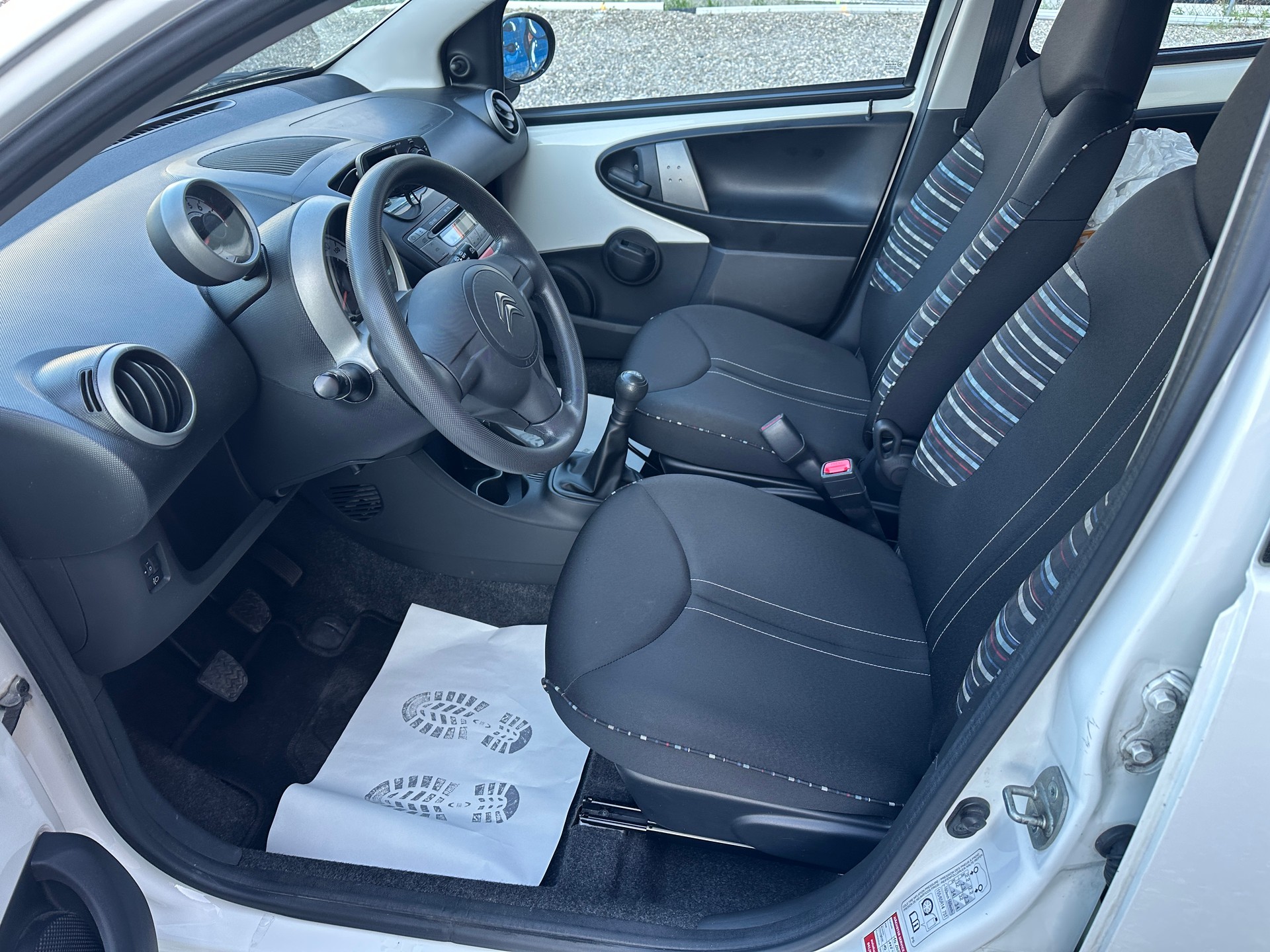 CITROEN C1 1.0i Exclusive-image-13