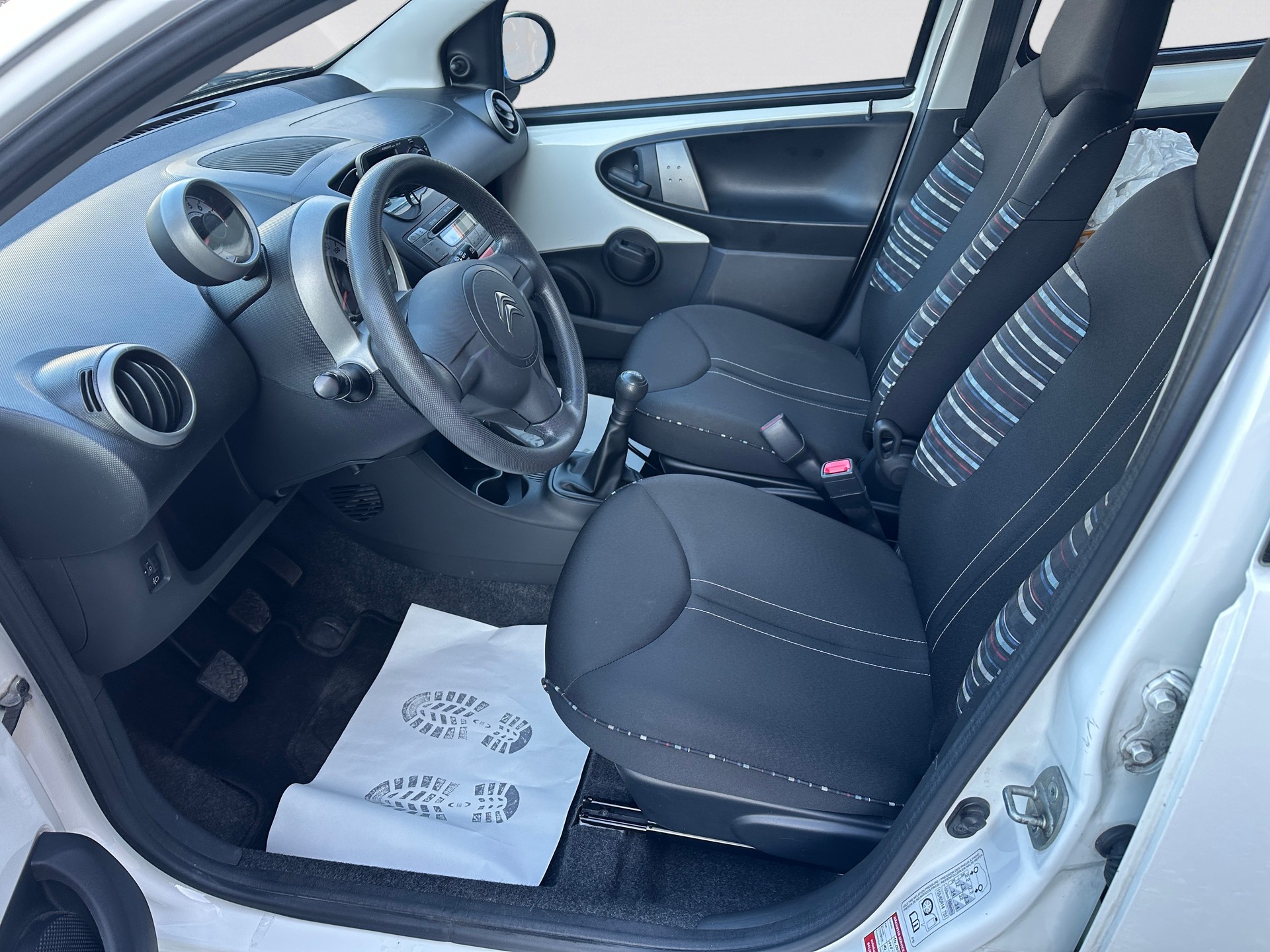 CITROEN C1 1.0i Exclusive-image-13