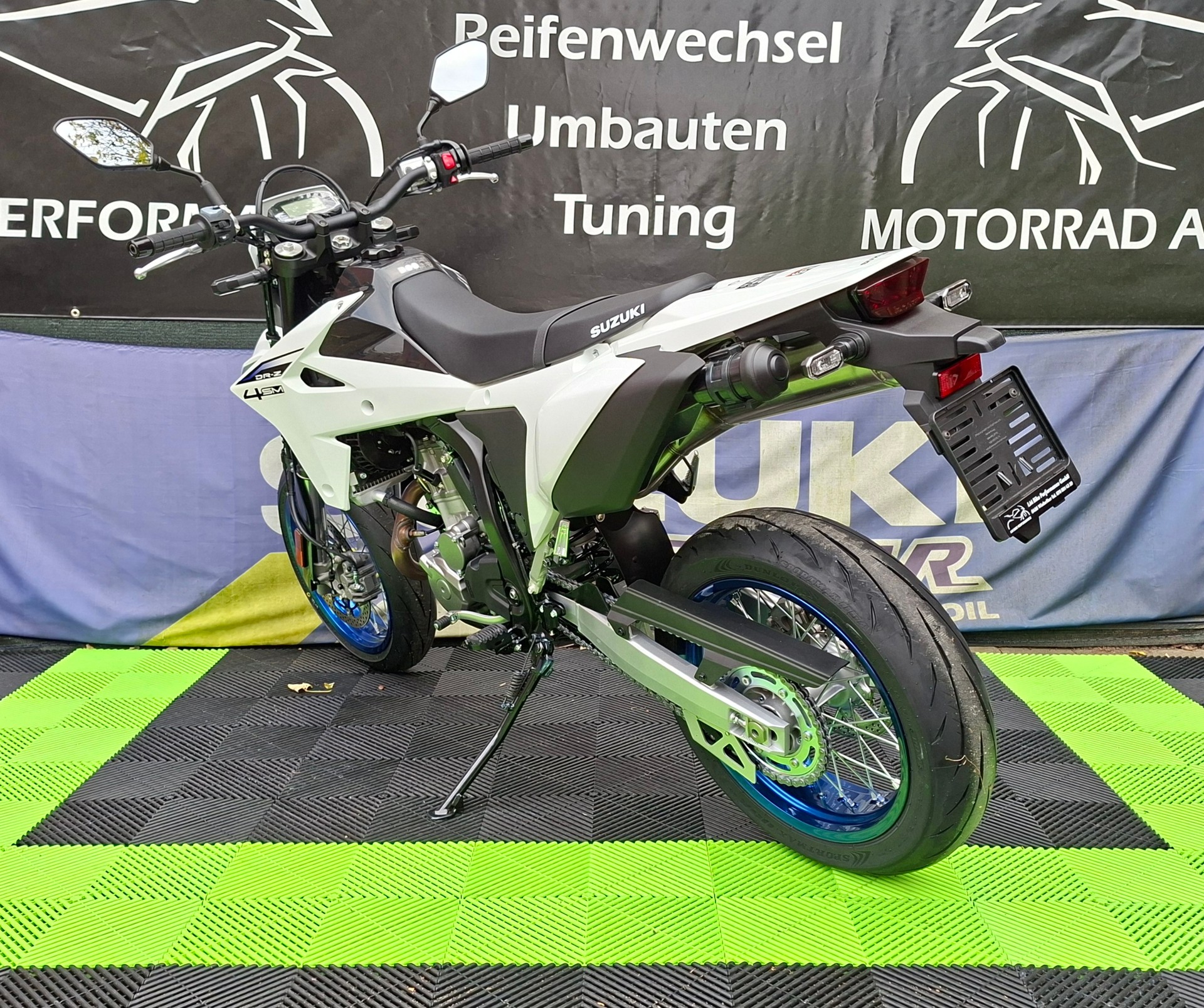 SUZUKI DRZ-4SM-image-4