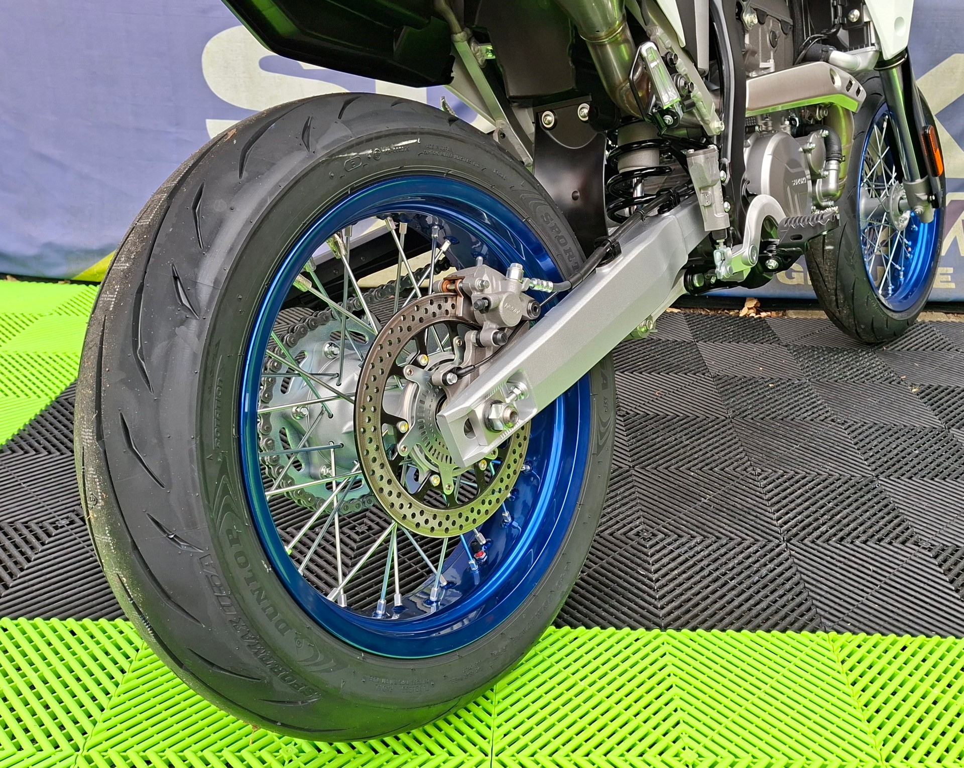 SUZUKI DRZ-4SM-image-12
