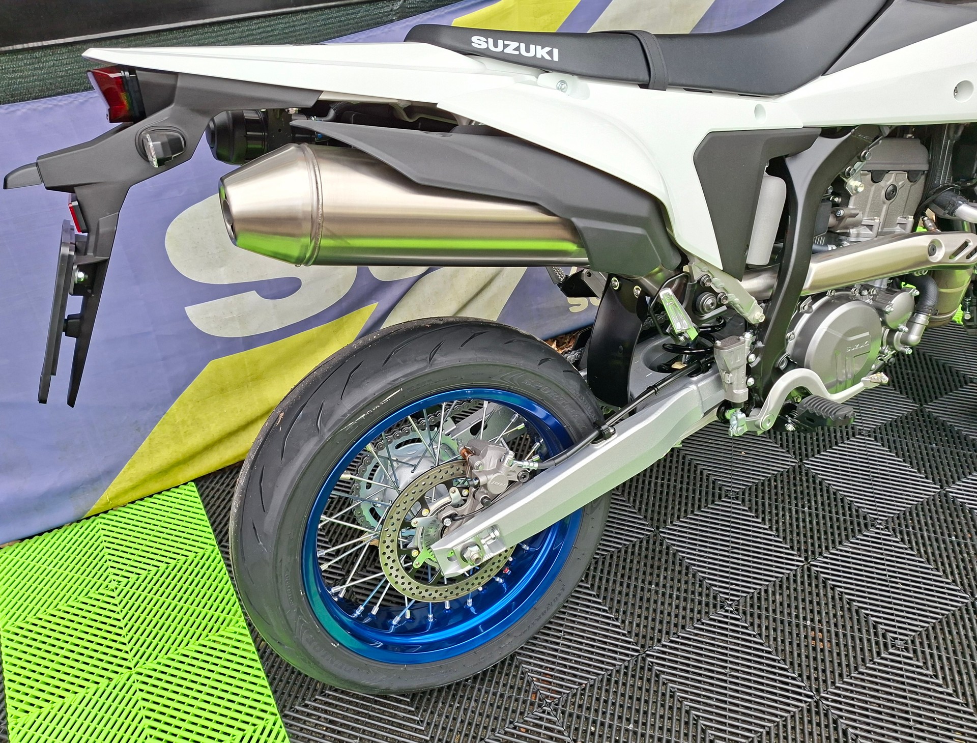 SUZUKI DRZ-4SM-image-8