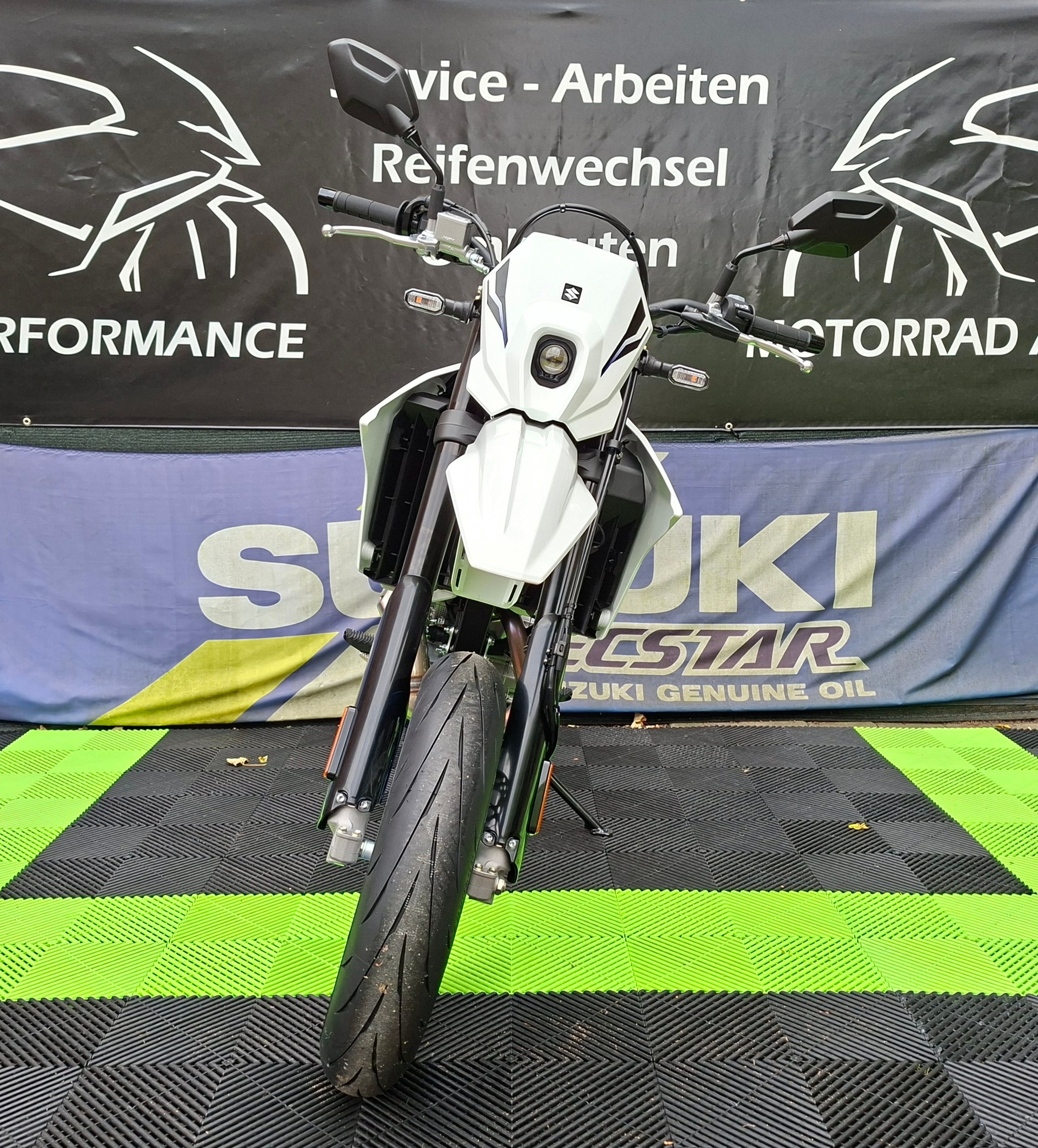 SUZUKI DRZ-4SM-image-6
