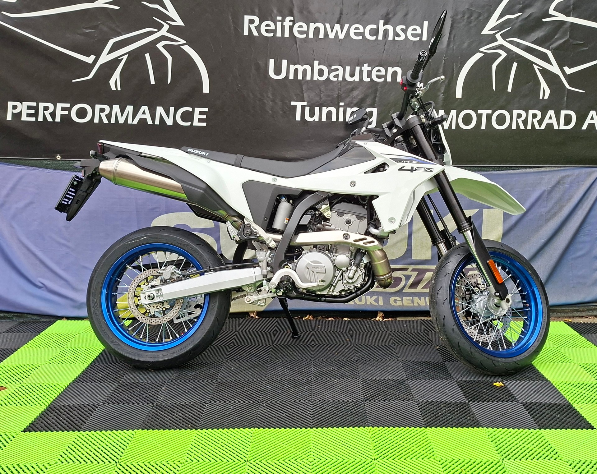 SUZUKI DRZ-4SM