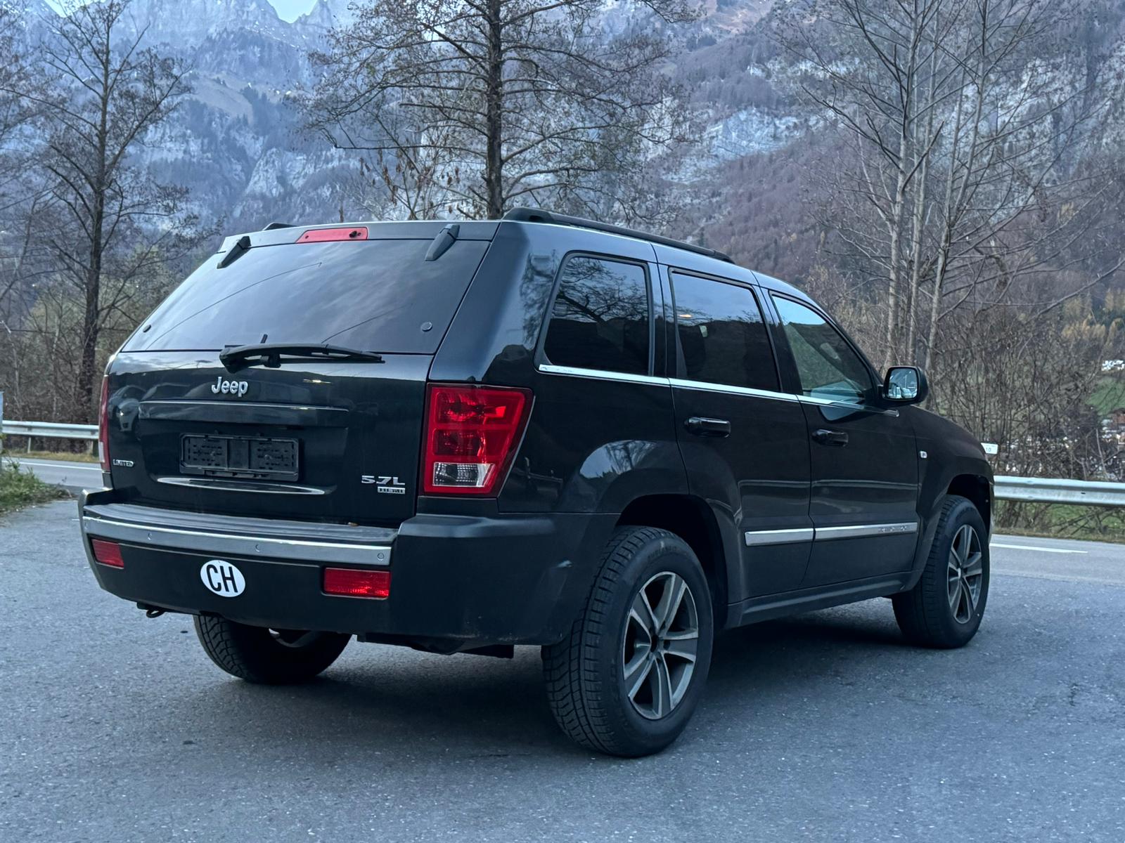 JEEP Grand Cherokee 5.7 HEMI Overland Automatic-image-5