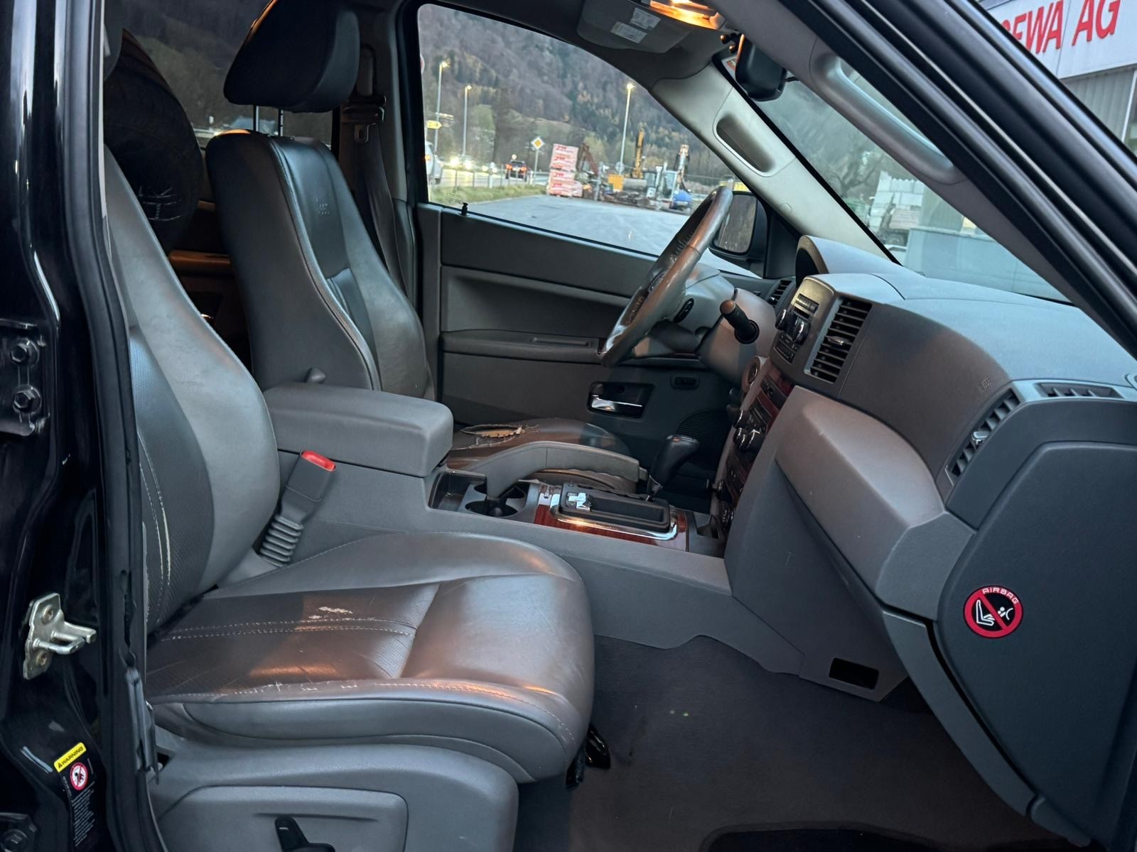 JEEP Grand Cherokee 5.7 HEMI Overland Automatic-image-3
