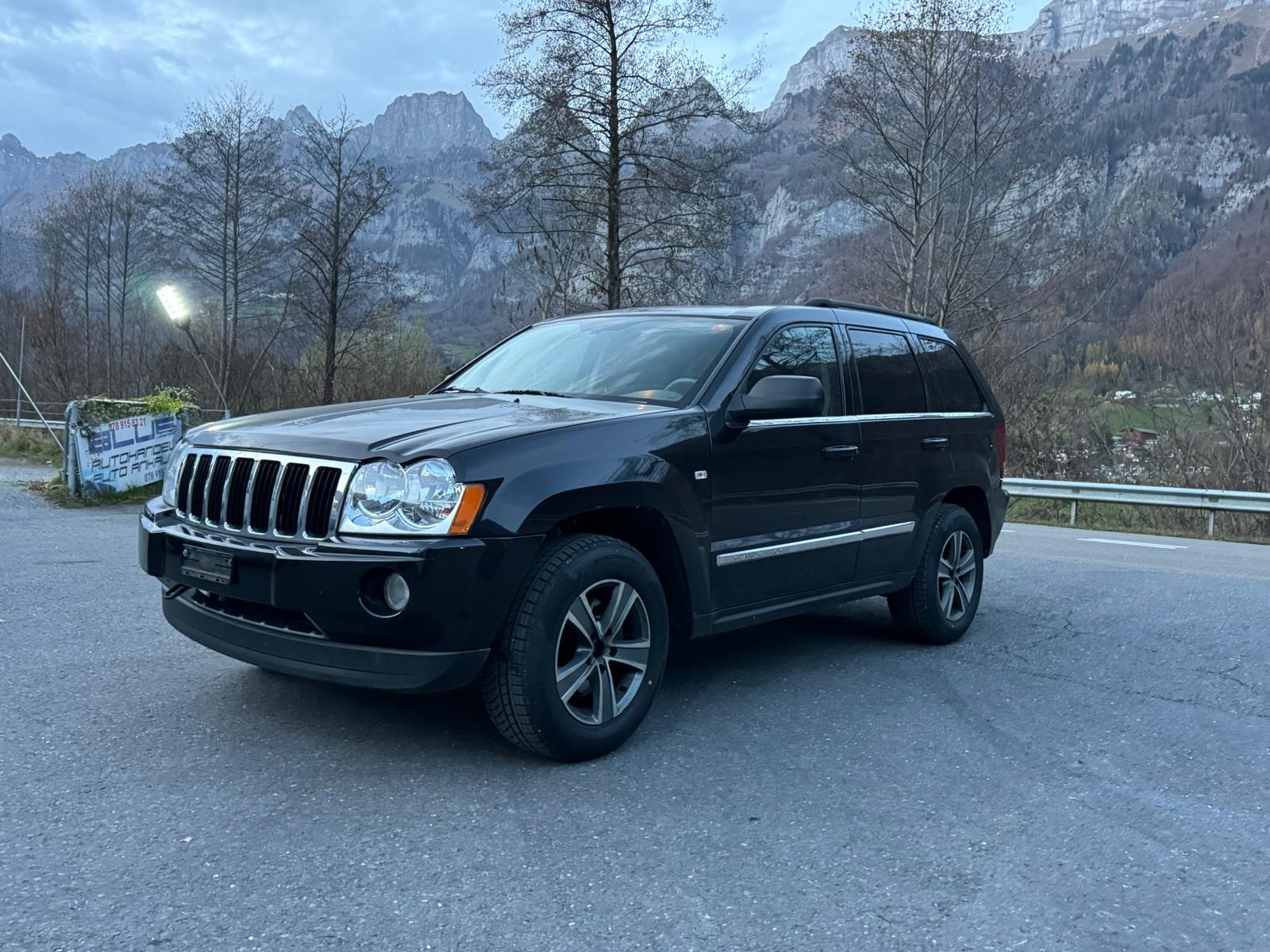 JEEP Grand Cherokee 5.7 HEMI Overland Automatic-image-8