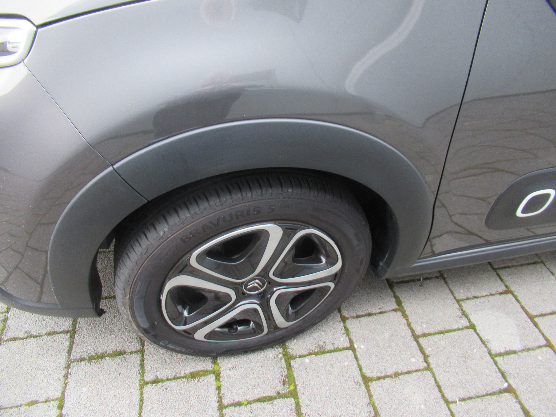 CITROEN C3 1.2i PureTech Shine EAT6-image-3