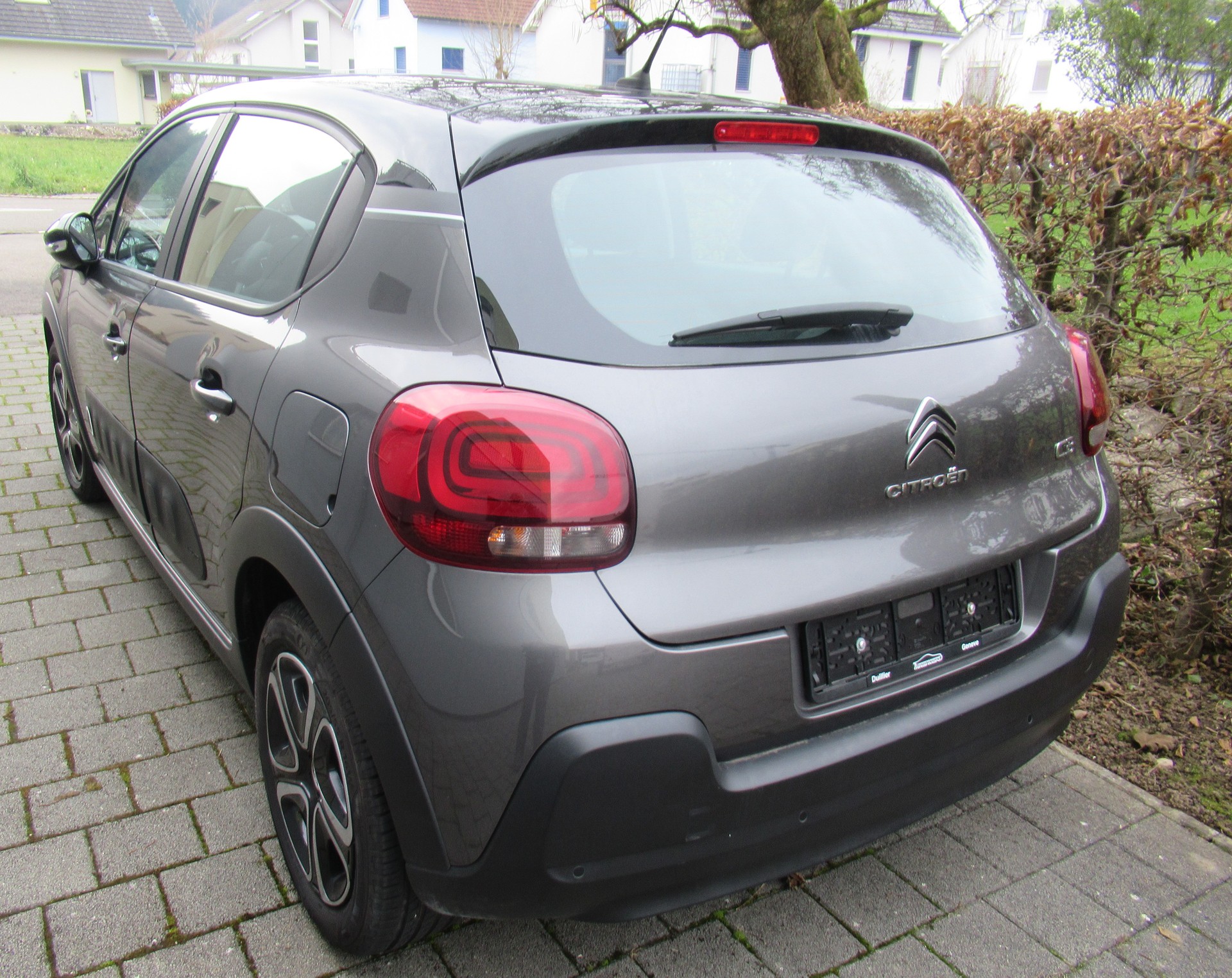 CITROEN C3 1.2i PureTech Shine EAT6-image-4