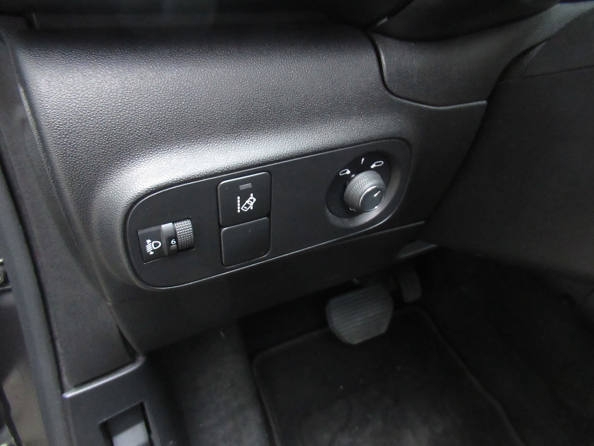 CITROEN C3 1.2i PureTech Shine EAT6-image-9
