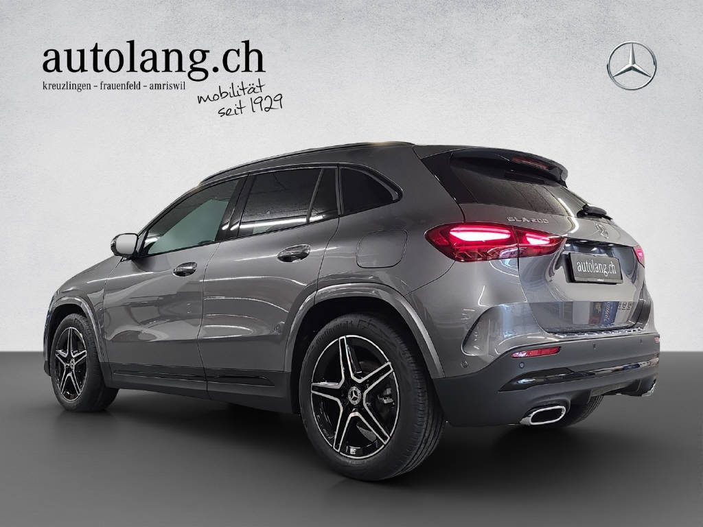 MERCEDES-BENZ GLA 200 AMG Line Night Star-showroom-element-2