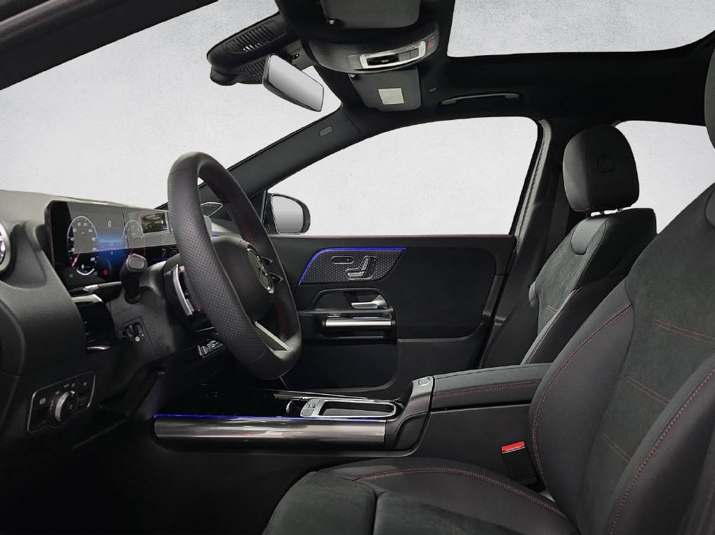 MERCEDES-BENZ GLA 200 AMG Line Night Star-image-9