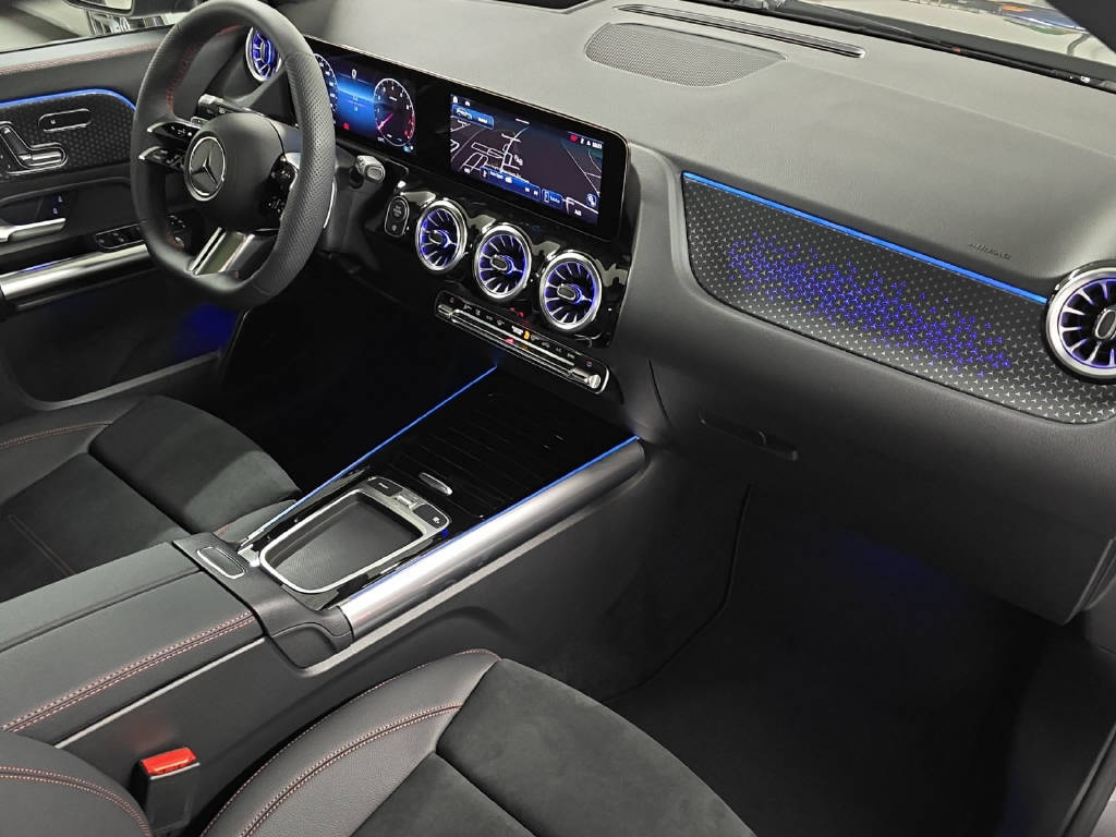 MERCEDES-BENZ GLA 200 AMG Line Night Star-image-10