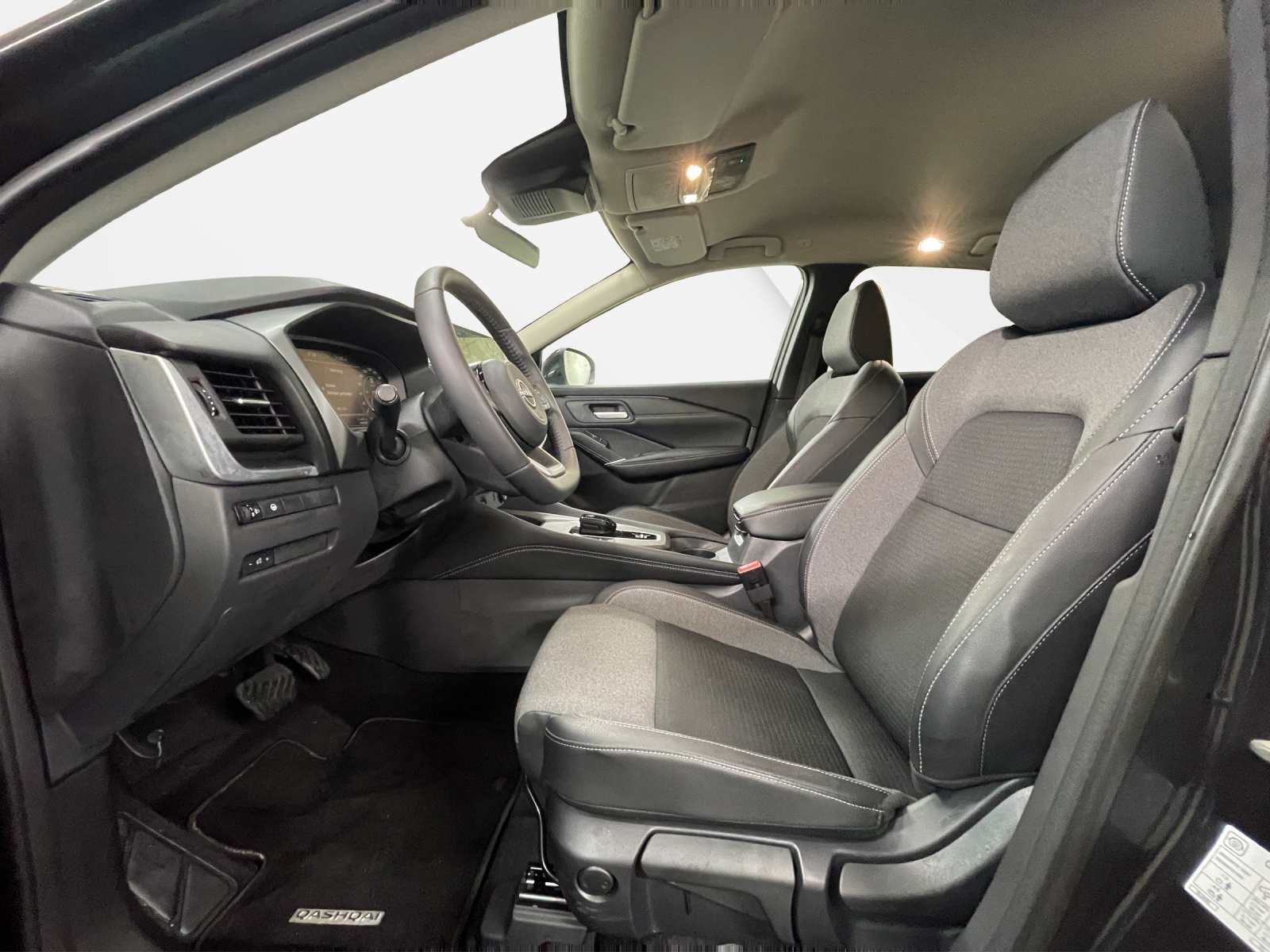 NISSAN Qashqai 1.5 VC-T N-Connecta-image-9