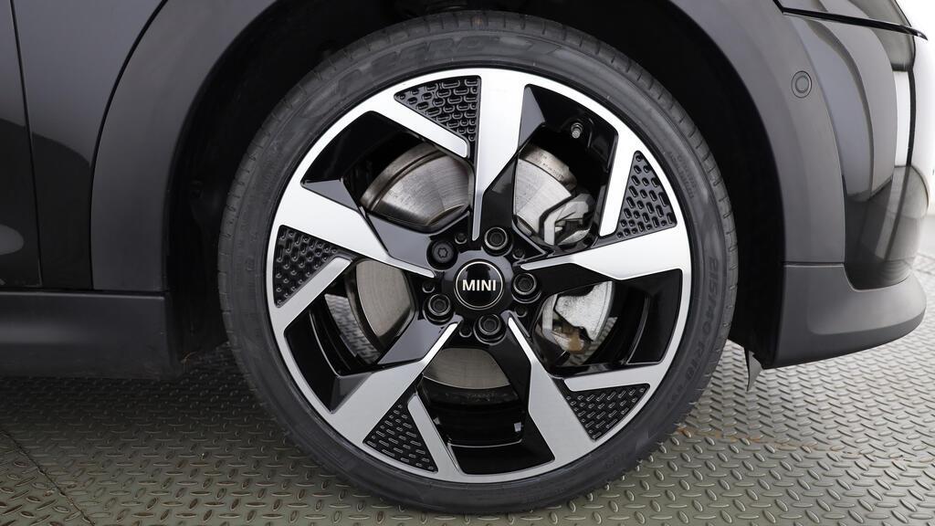 MINI Cooper S Cabrio-image-10