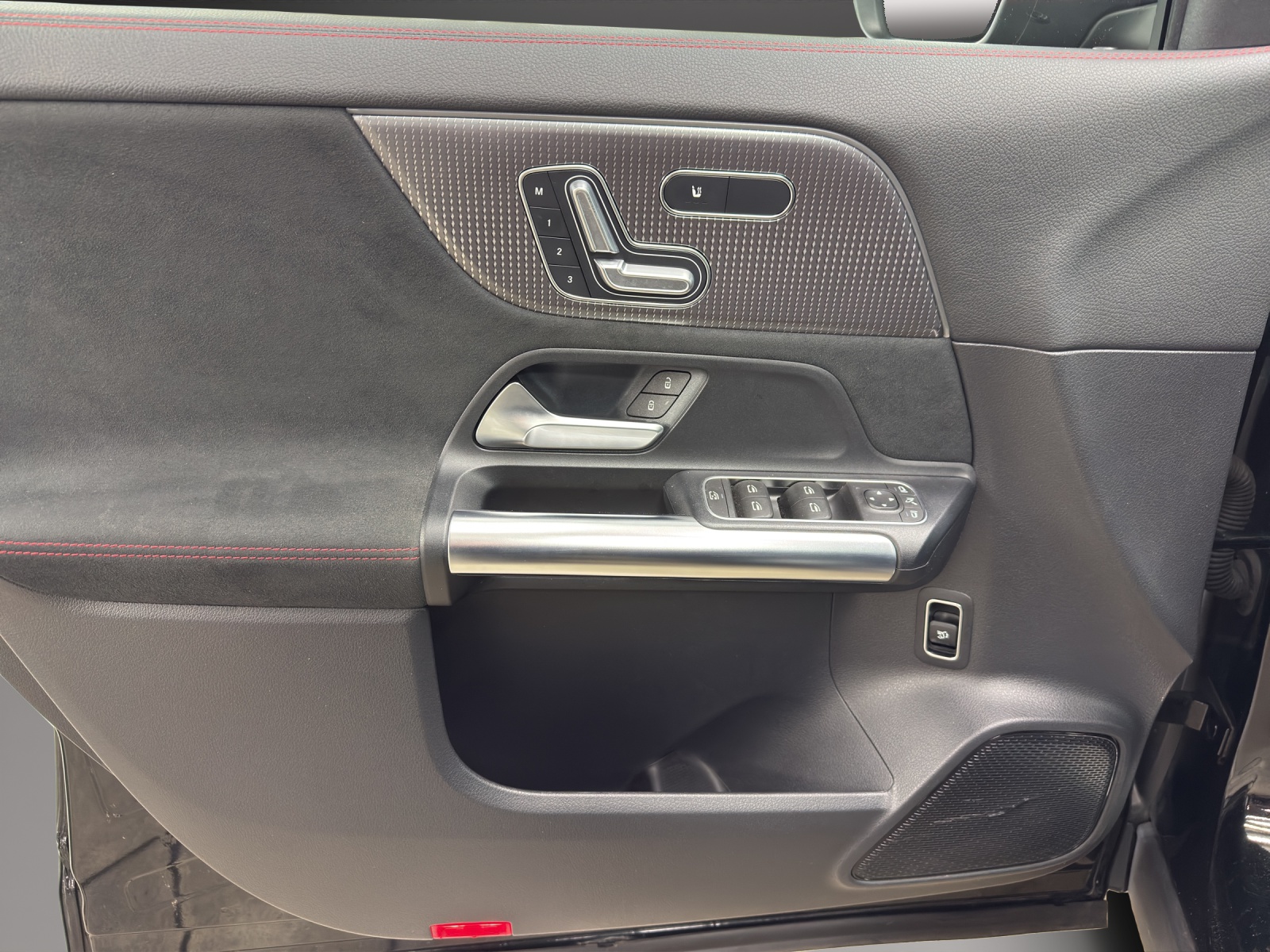 MERCEDES-BENZ EQA 350 4Matic-image-12