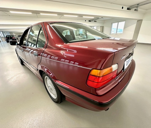 BMW 325i A-image-5