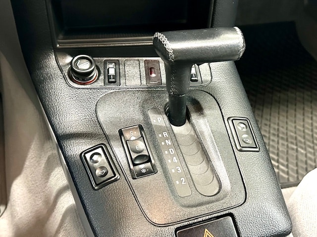 BMW 325i A-image-13