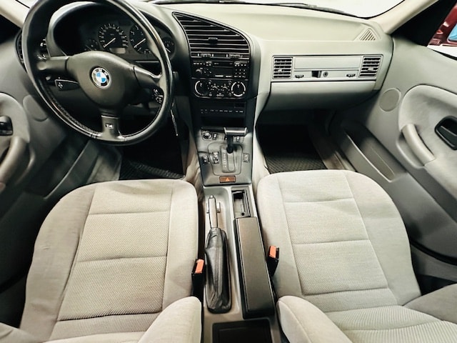 BMW 325i A-image-10