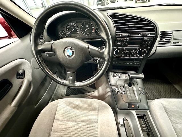 BMW 325i A-image-11