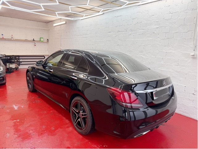 MERCEDES-BENZ C 200 4Matic AMG Line 9G-Tronic-image-4