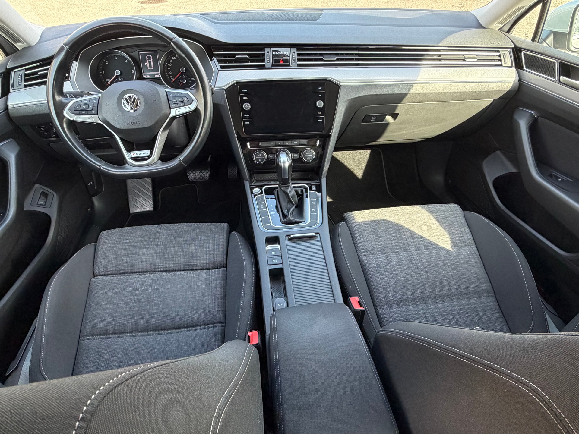 VW Passat 2.0 TDI BMT Business 4Motion DSG-image-9