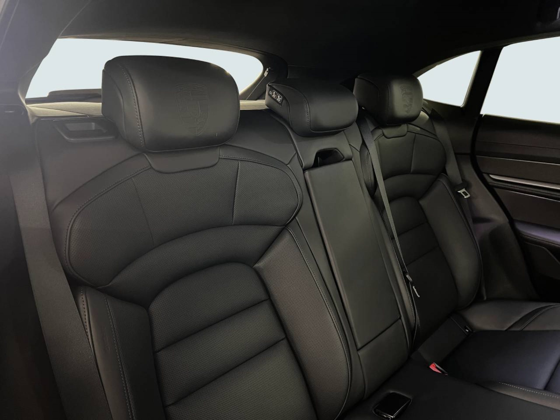 PORSCHE Taycan Turbo S Cross Turismo-image-24
