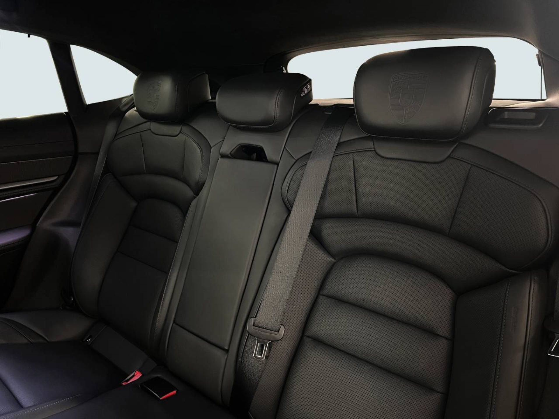 PORSCHE Taycan Turbo S Cross Turismo-image-23
