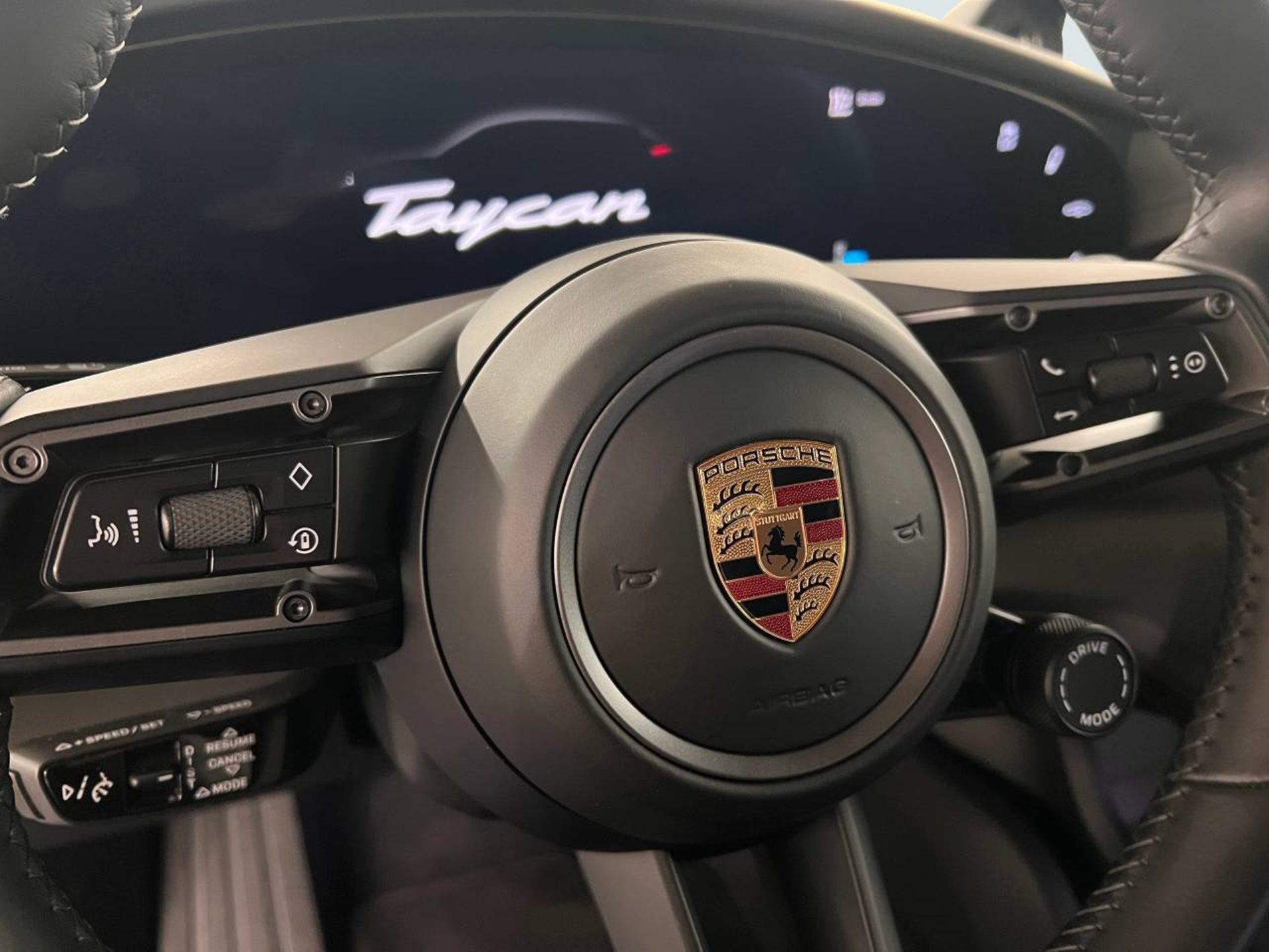 PORSCHE Taycan Turbo S Cross Turismo-image-16