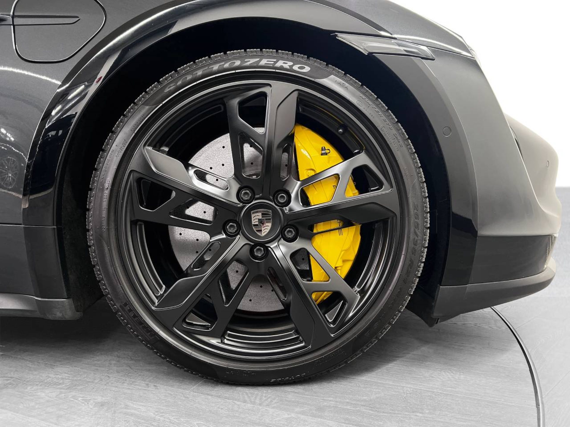 PORSCHE Taycan Turbo S Cross Turismo-image-10
