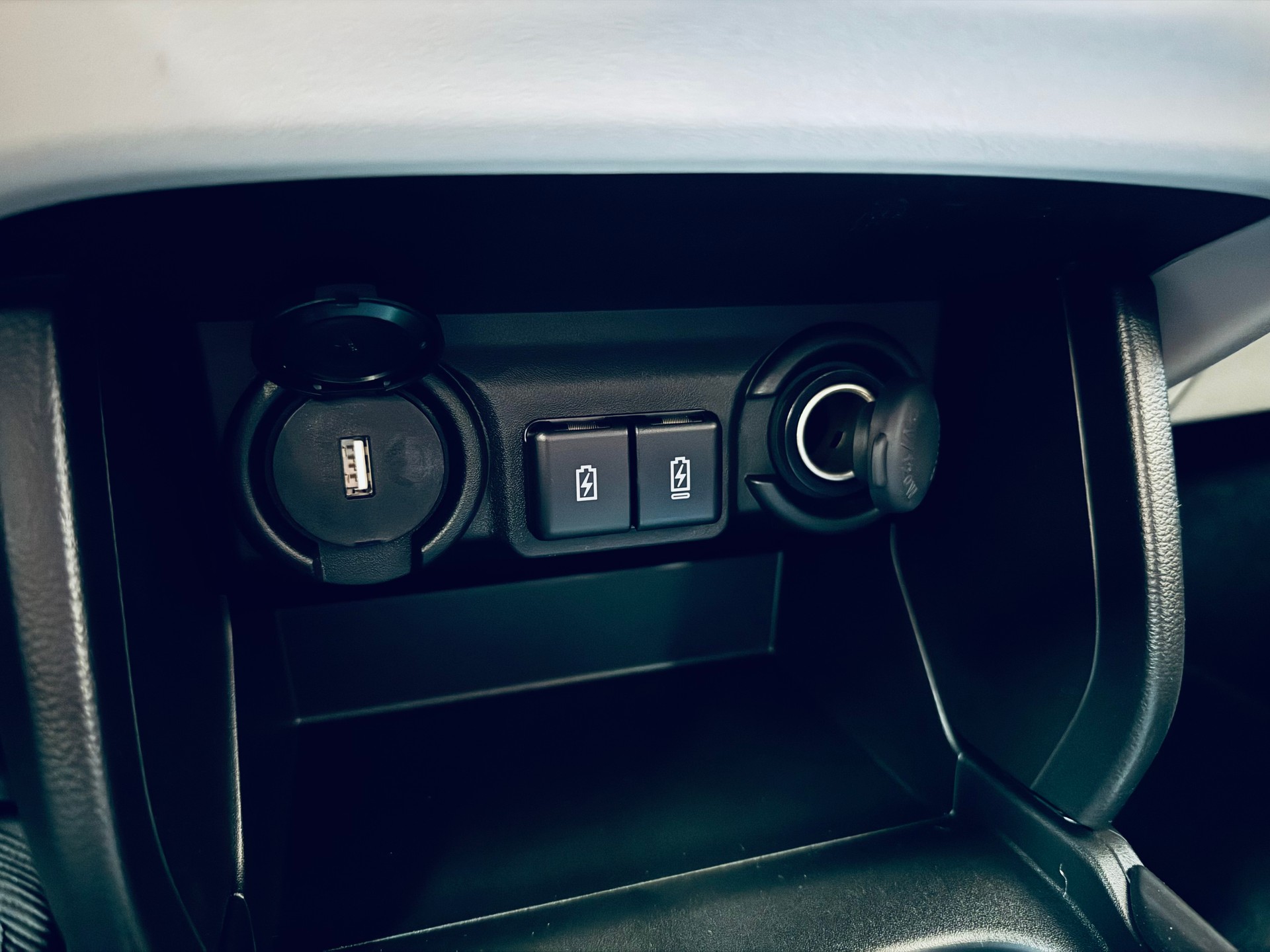 SUZUKI Swift 1.2 Compact Top Hybrid 4x4-image-23