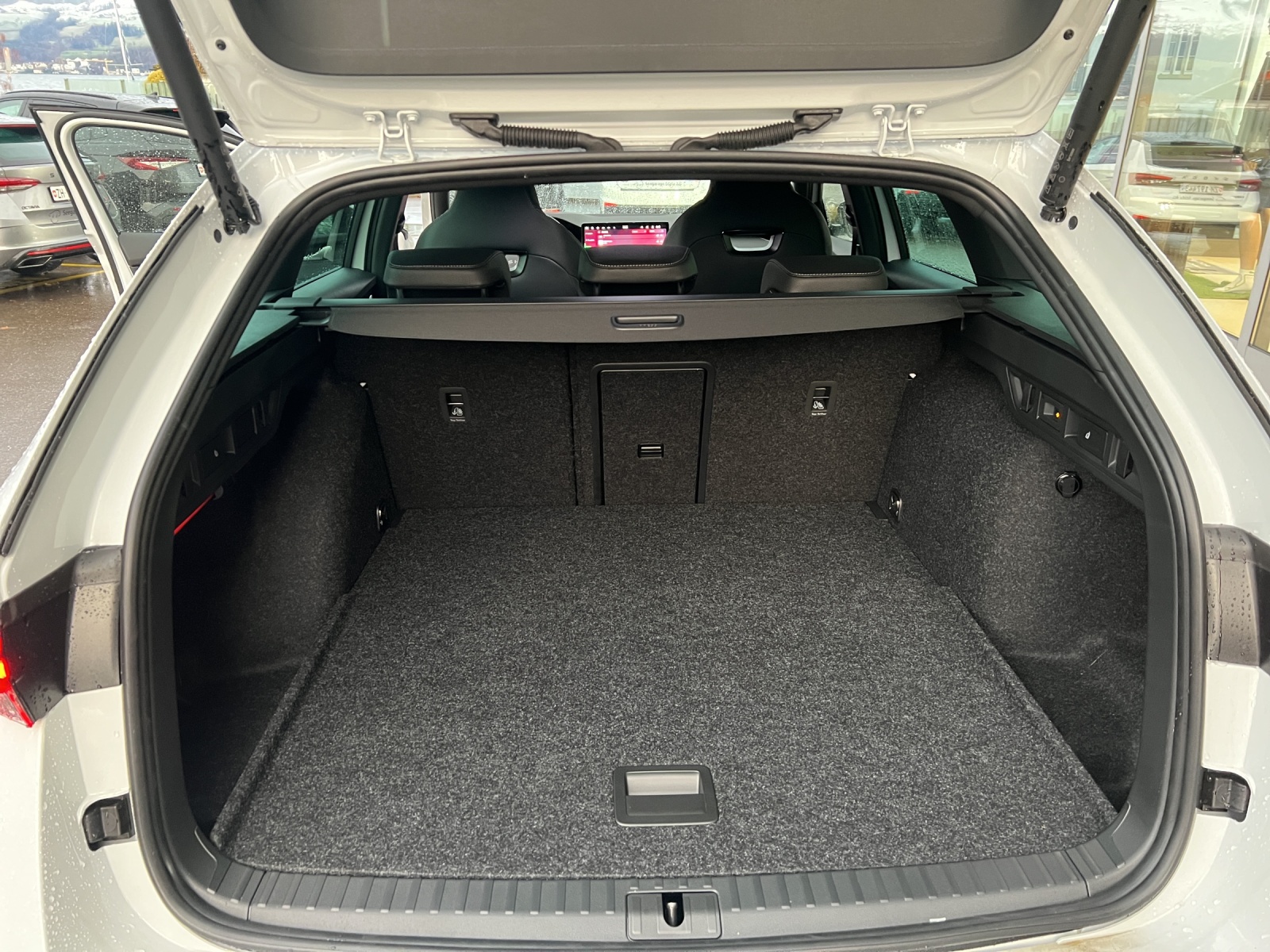 SKODA Octavia Combi 2.0 TSI DSG Dynamic 4x4-image-9
