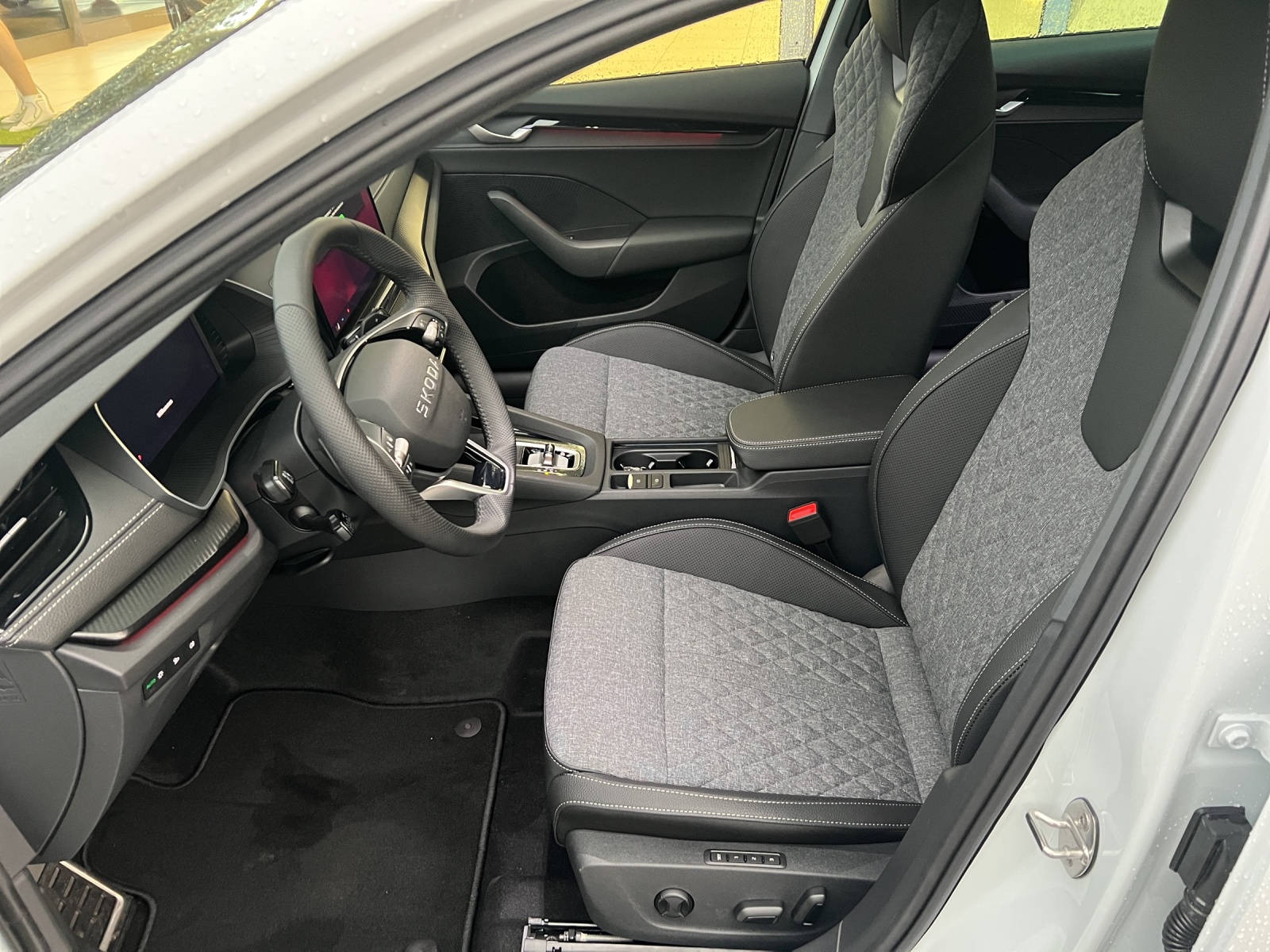 SKODA Octavia Combi 2.0 TSI DSG Dynamic 4x4-image-5