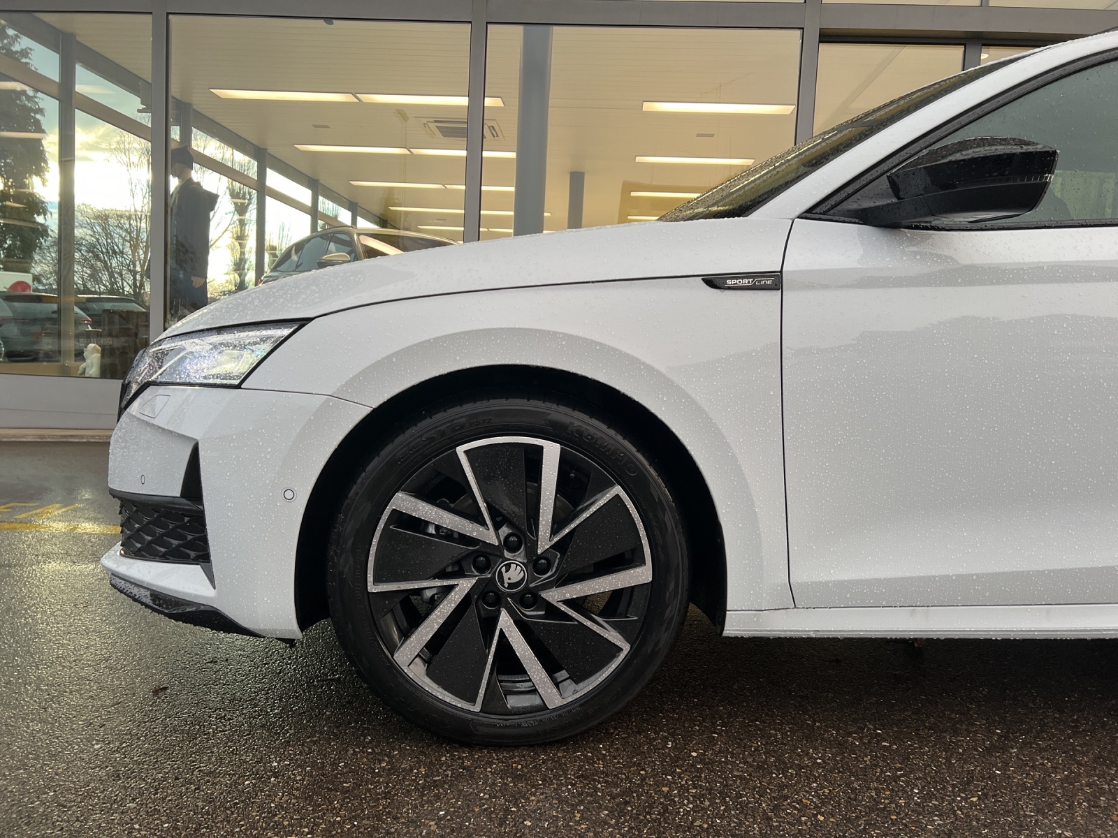 SKODA Octavia Combi 2.0 TSI DSG Dynamic 4x4-image-10