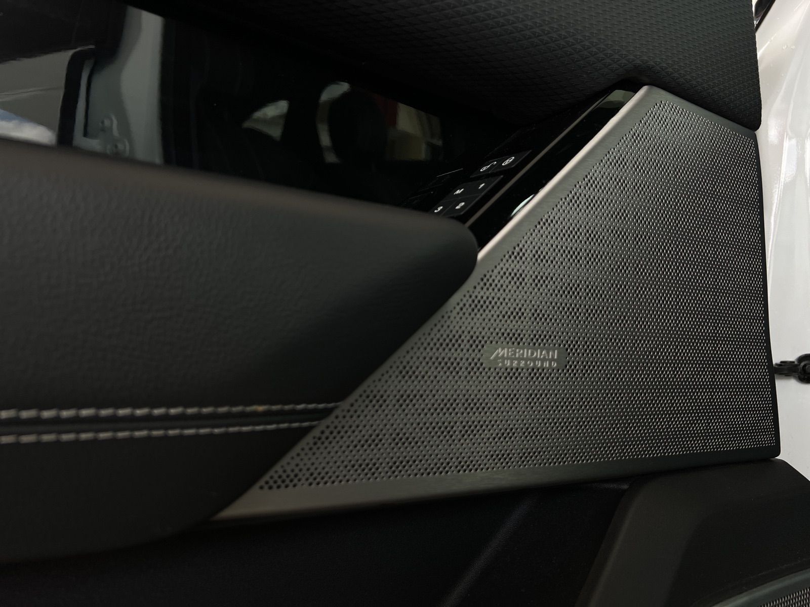 LAND ROVER Range Rover Velar R-Dynamic P 300 Automatic-image-19