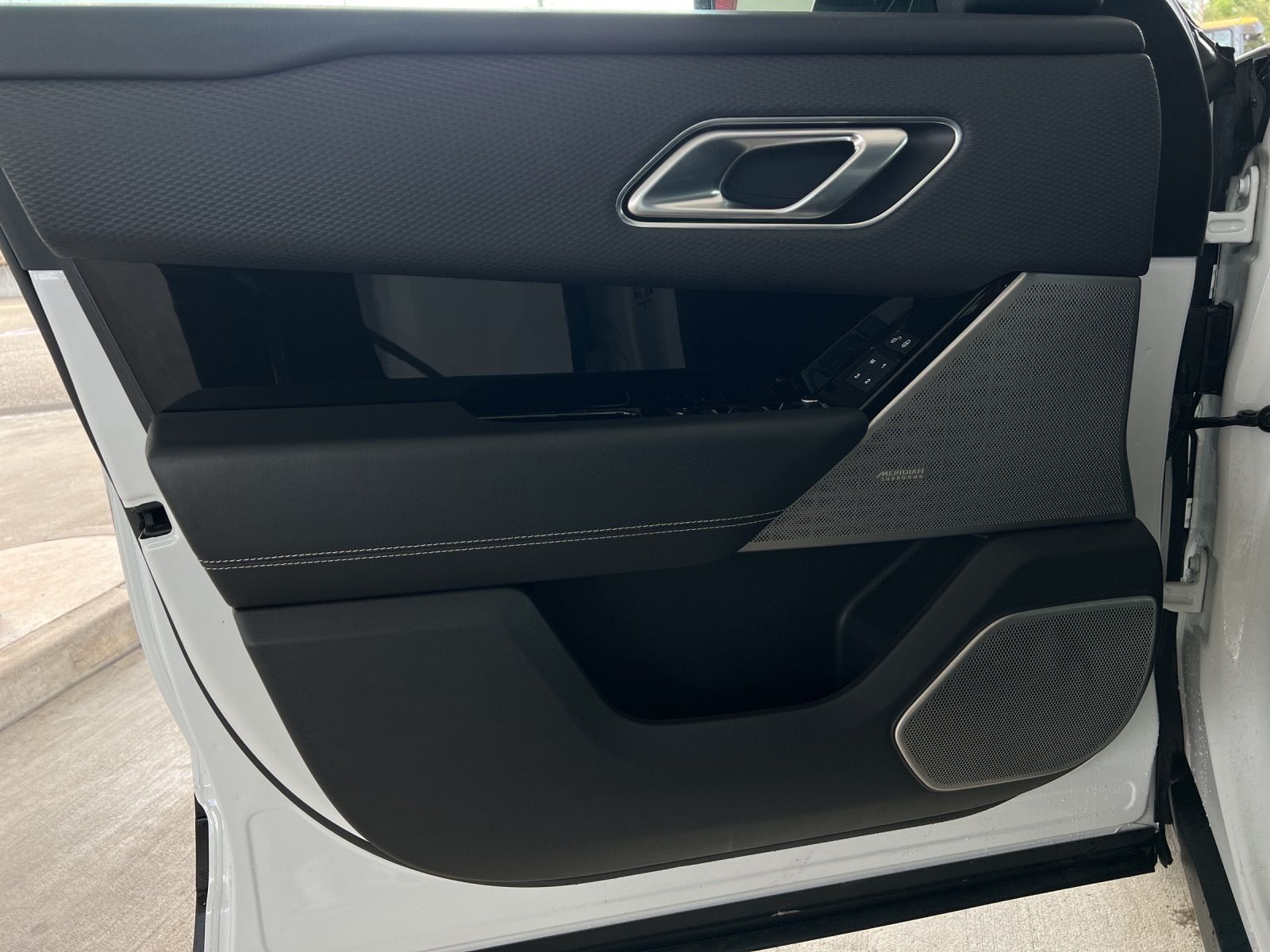 LAND ROVER Range Rover Velar R-Dynamic P 300 Automatic-image-15